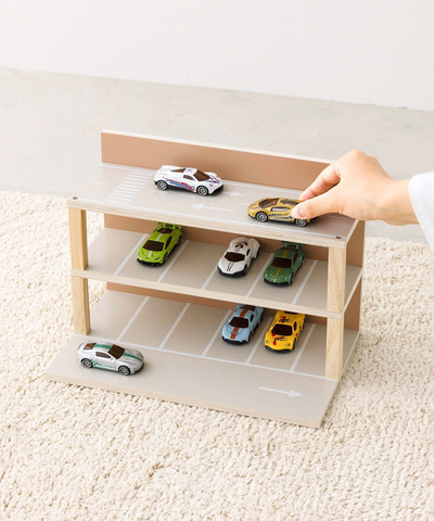 3COINS スリーズ　ミニカー収納 2個セット、トミカ7台付き！ 3COINS、組み合わせて遊べるミニカー用「収納棚」「エレベーター