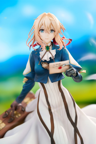 ヴァイオレット・エヴァーガーデン　フィギュア　実物有り Amazon.co.jp: ヴァイオレット・エヴァーガーデン 1/7スケール
