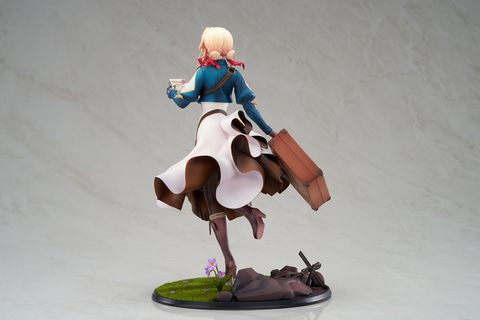 ヴァイオレット・エヴァーガーデン　フィギュア　実物有り Amazon.co.jp: ヴァイオレット・エヴァーガーデン フィギュア 1