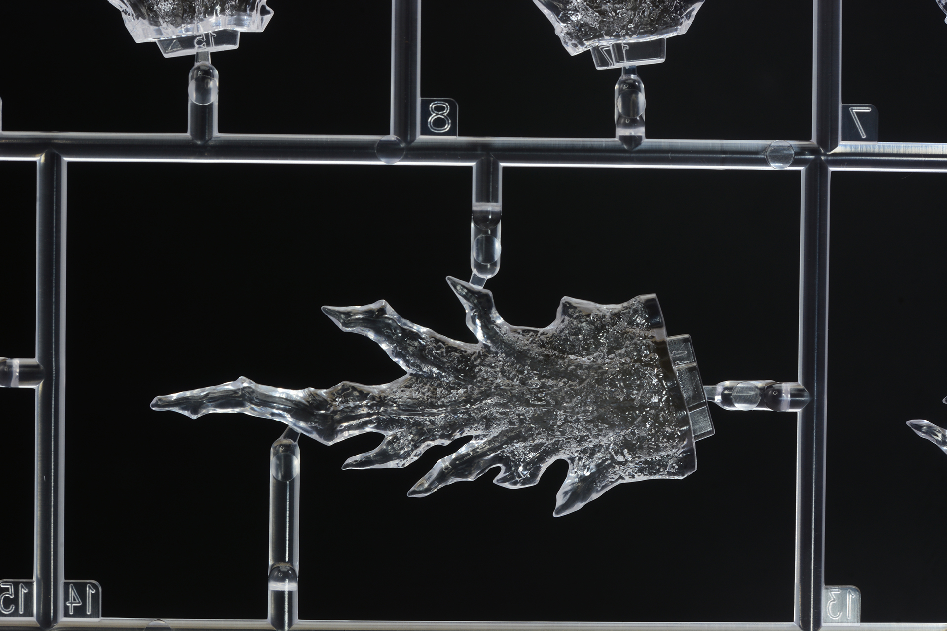 まるで氷でできているかのような質感だ