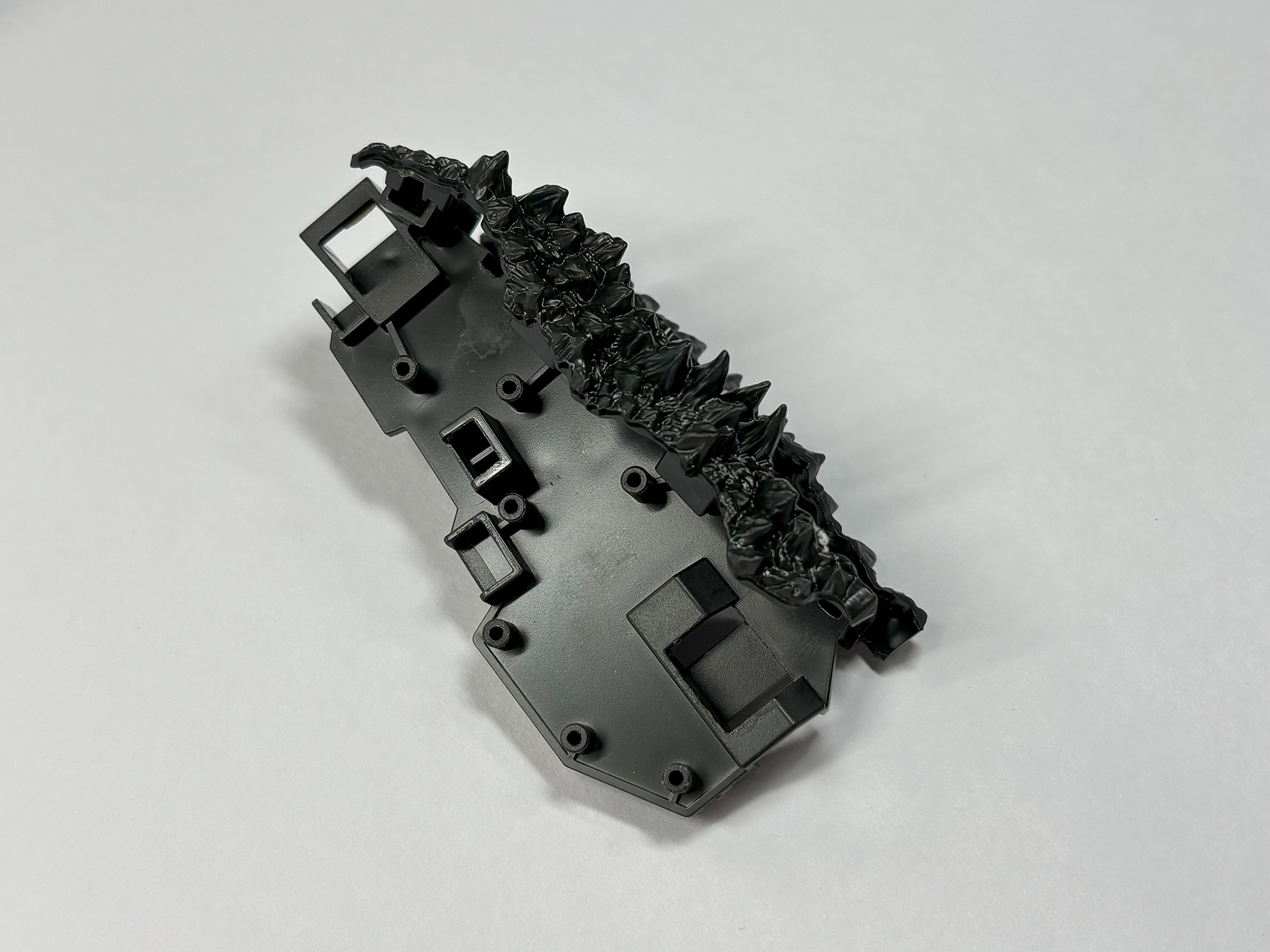 フレームに表皮をつけて組み立てていく