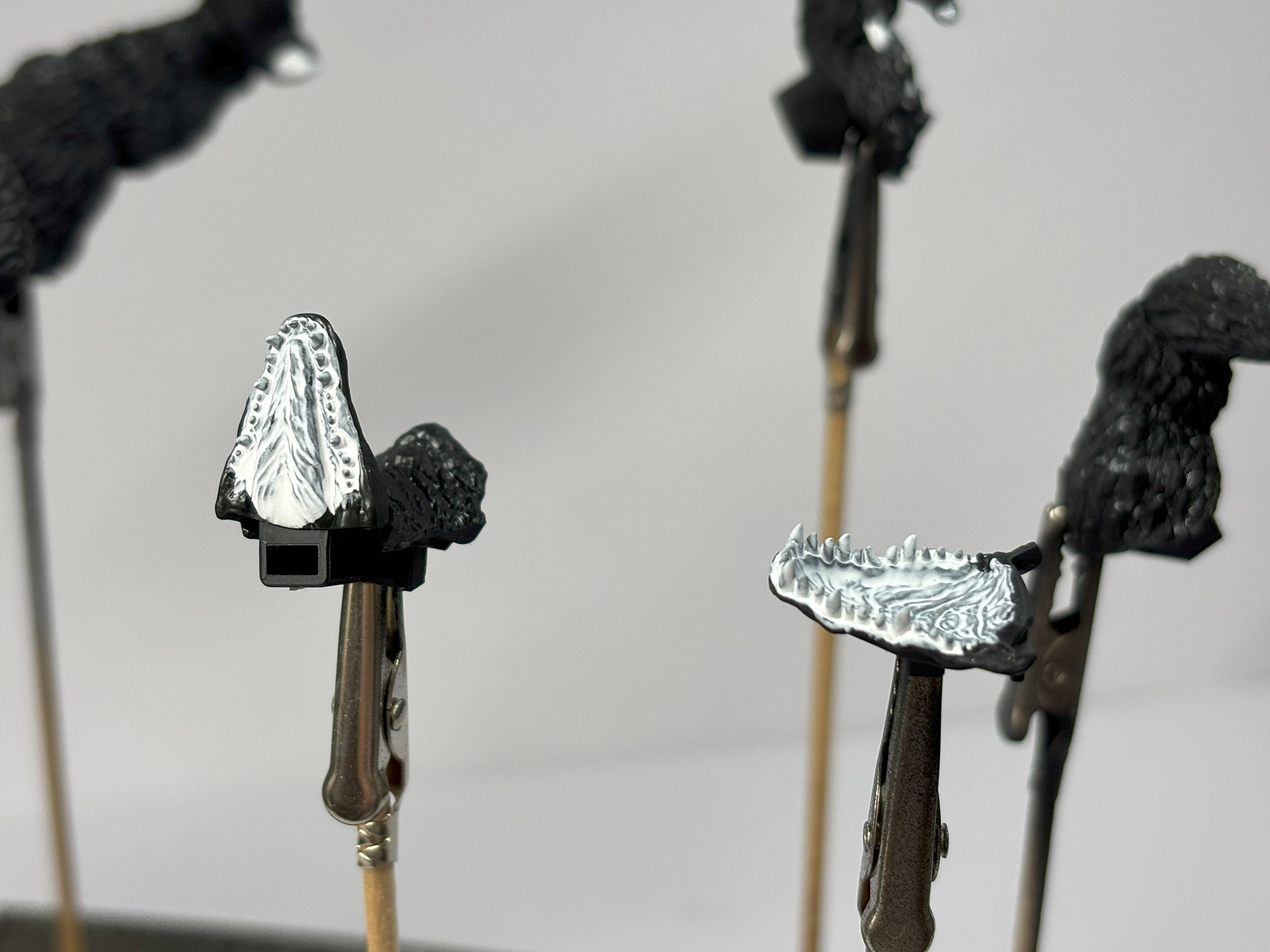 口の中も白で塗る。ここからさらに色を乗せていく