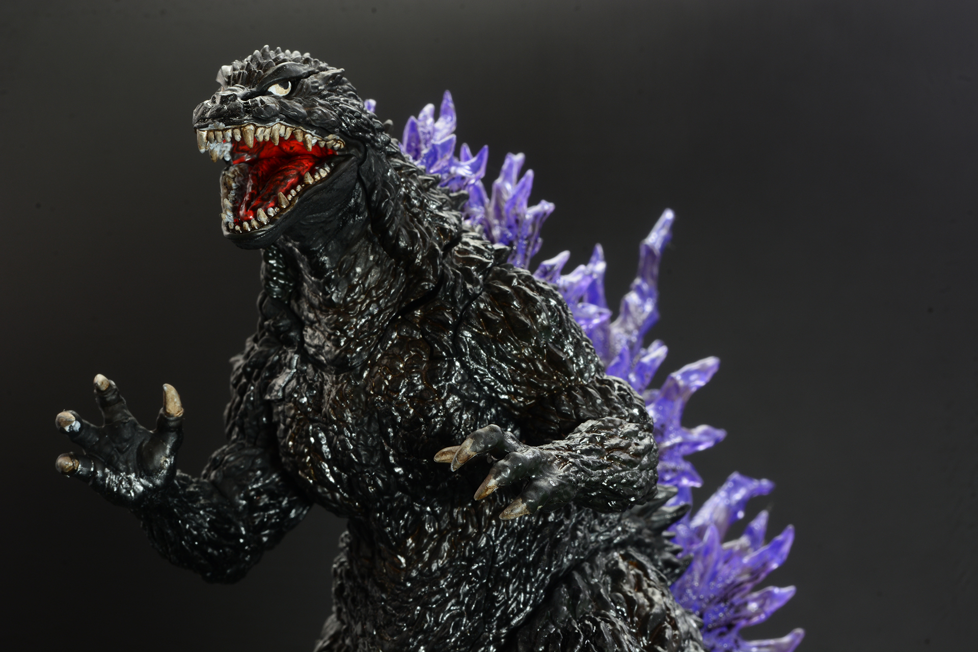 黒目の塗装の位置で、左右で全く表情が変わってしまった。独特の味のある表情になった