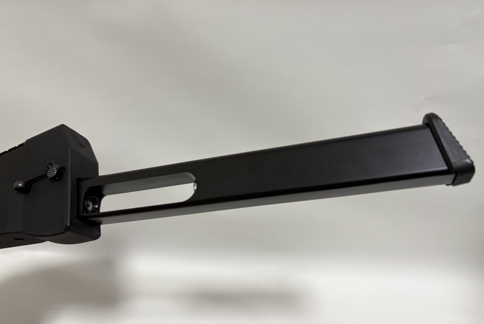 ロングマガジンであれば肩に当ててしっかりと銃を固定可能