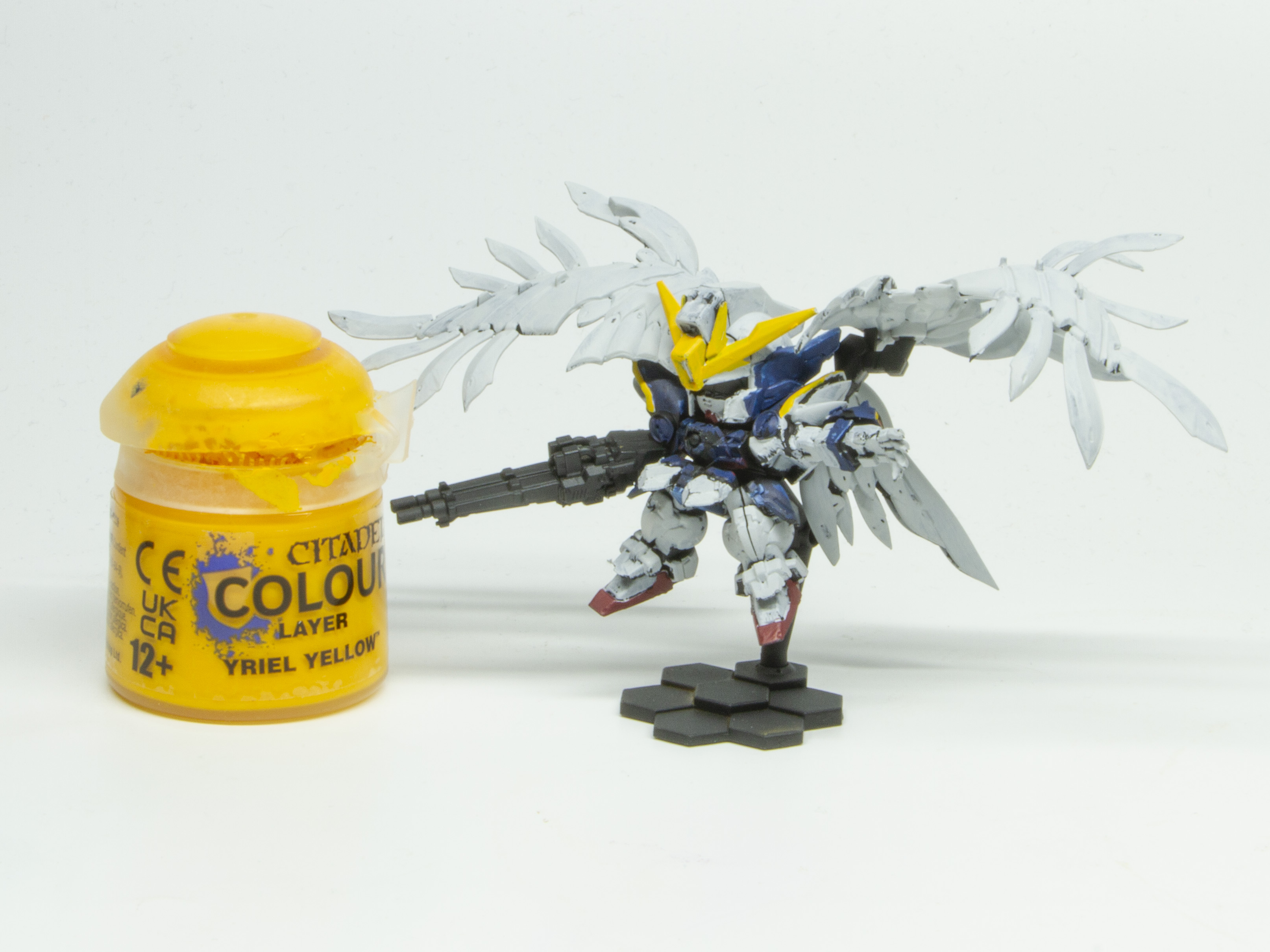 ユリエル・イエローを塗る