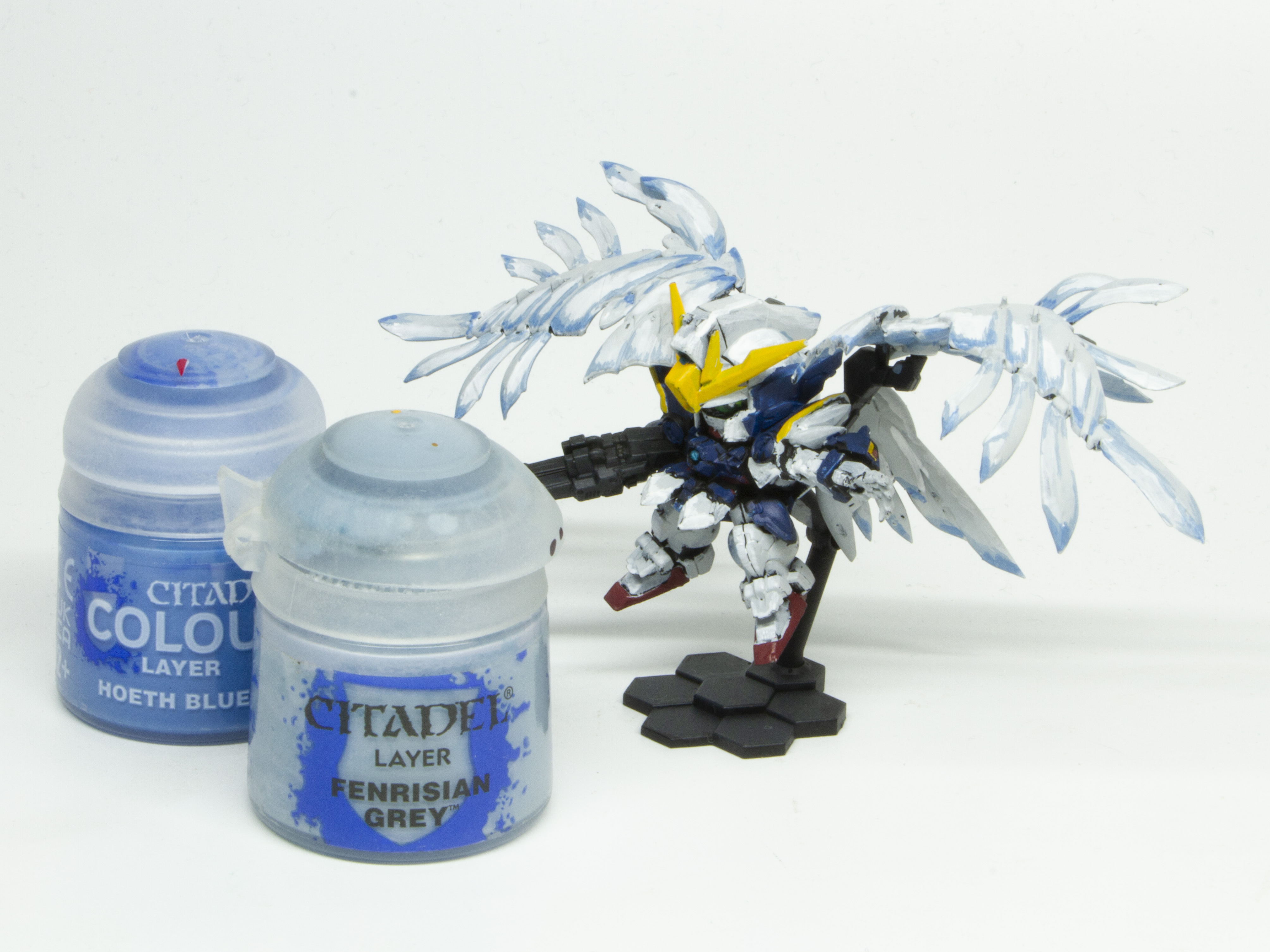 フェンリシアン・グレイとホエス・ブルーを塗る