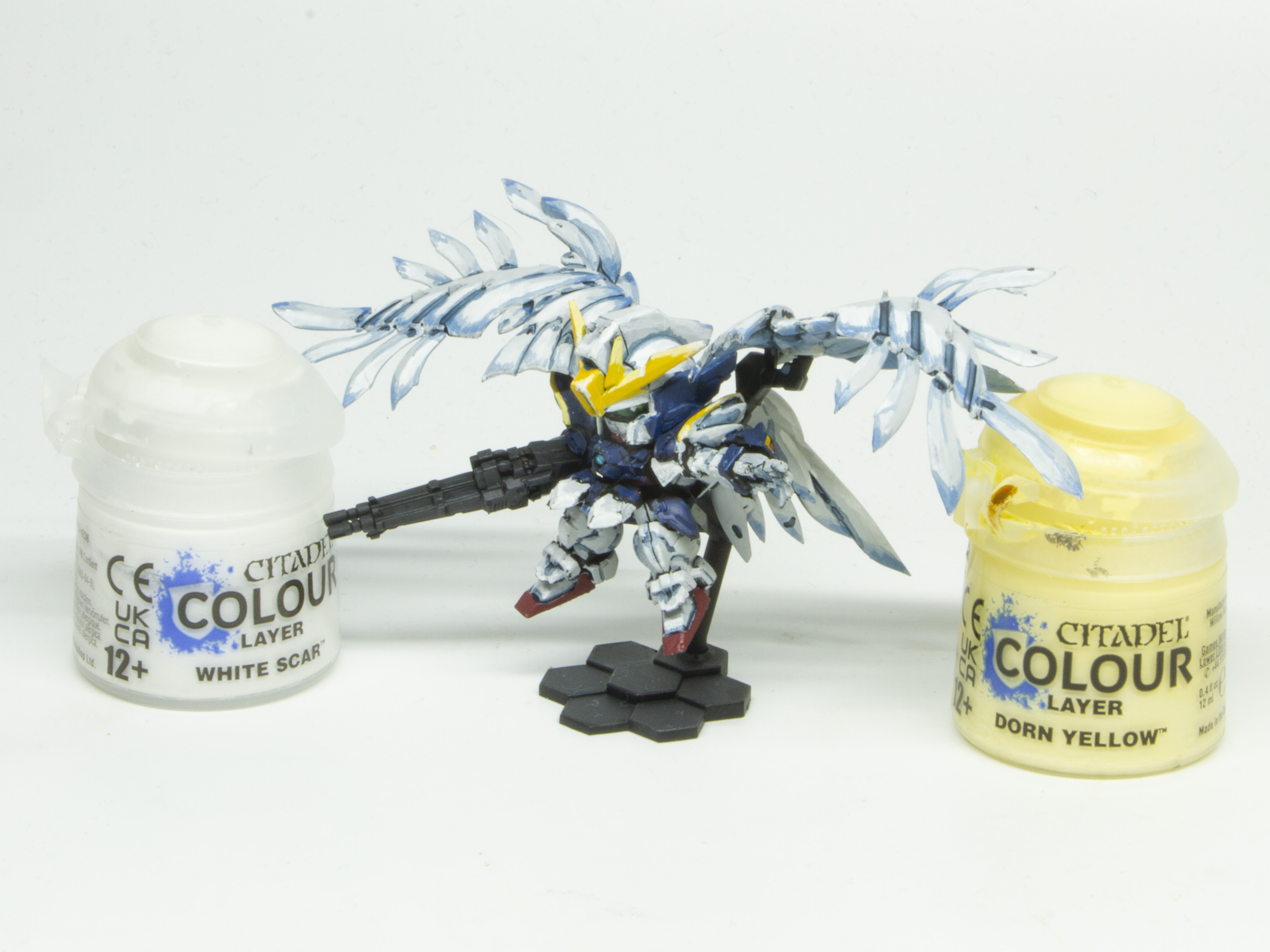 ホワイトスカーとドルン・イエローを塗る