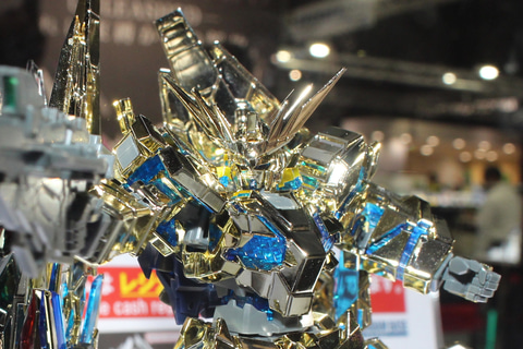 特別企画】メッキカラーがまぶしい2体のフェネクス！ 「HG 1/144