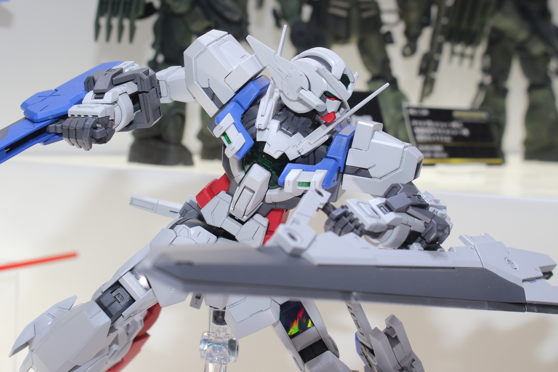 胸部にはLEDユニットを内蔵でき、GNドライヴ発光シーンを再現できる