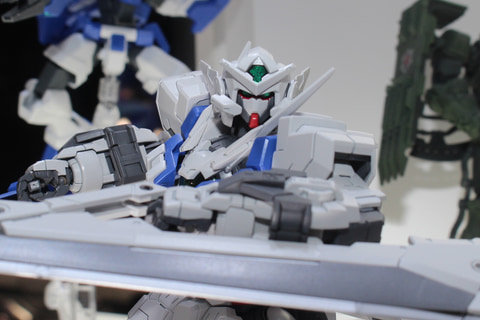 特別企画】巨大な武器を振りかざす「正義の女神」。「MG 1/100