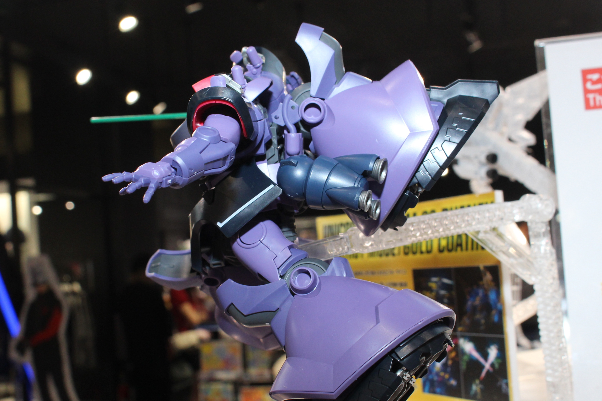 3本目の脚となる背面の脚部ユニット。後方から見たときのインパクトが凄い