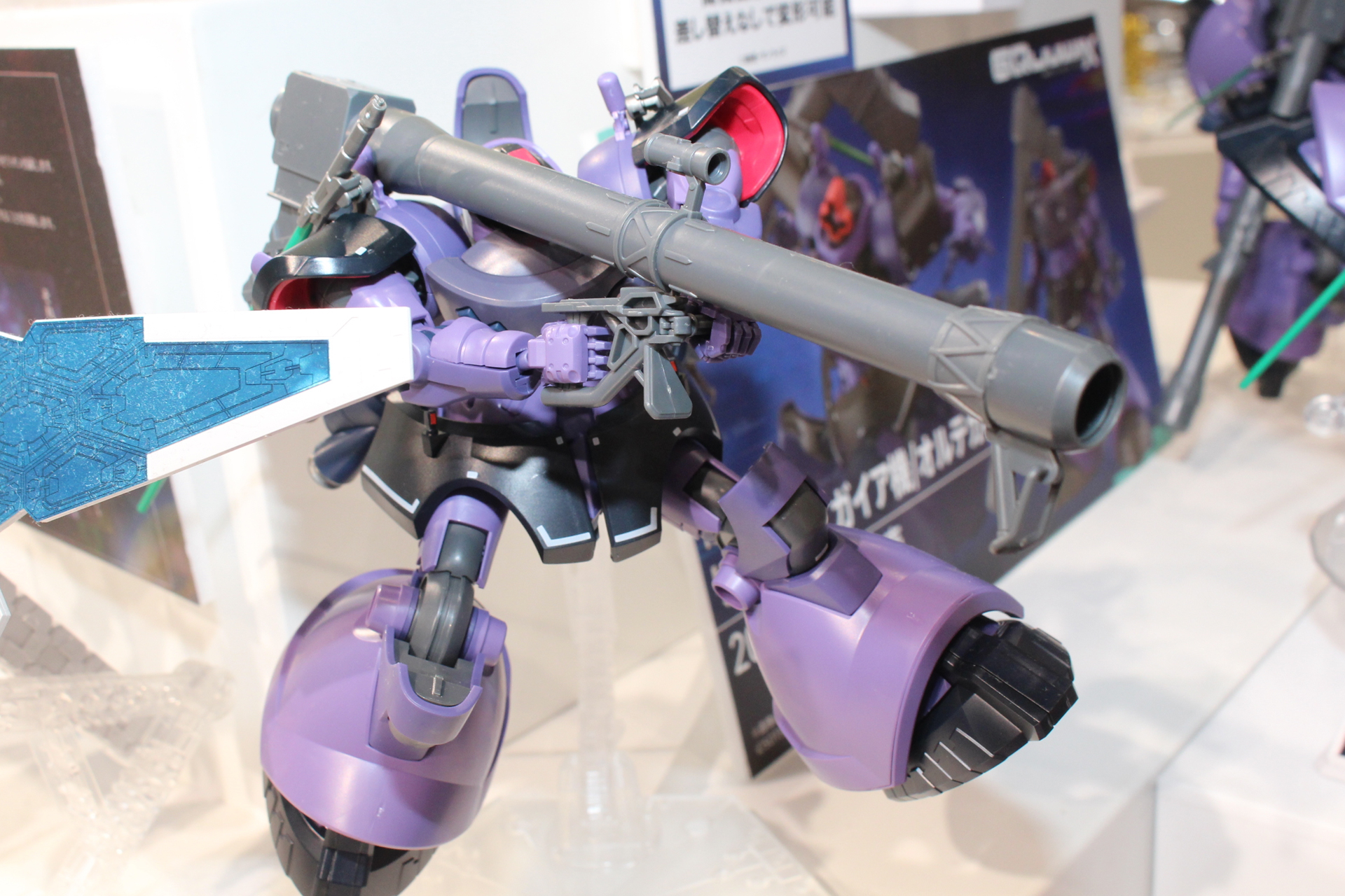 武装はジャイアント・バズ、ヒートサーベル、電磁ハーケン