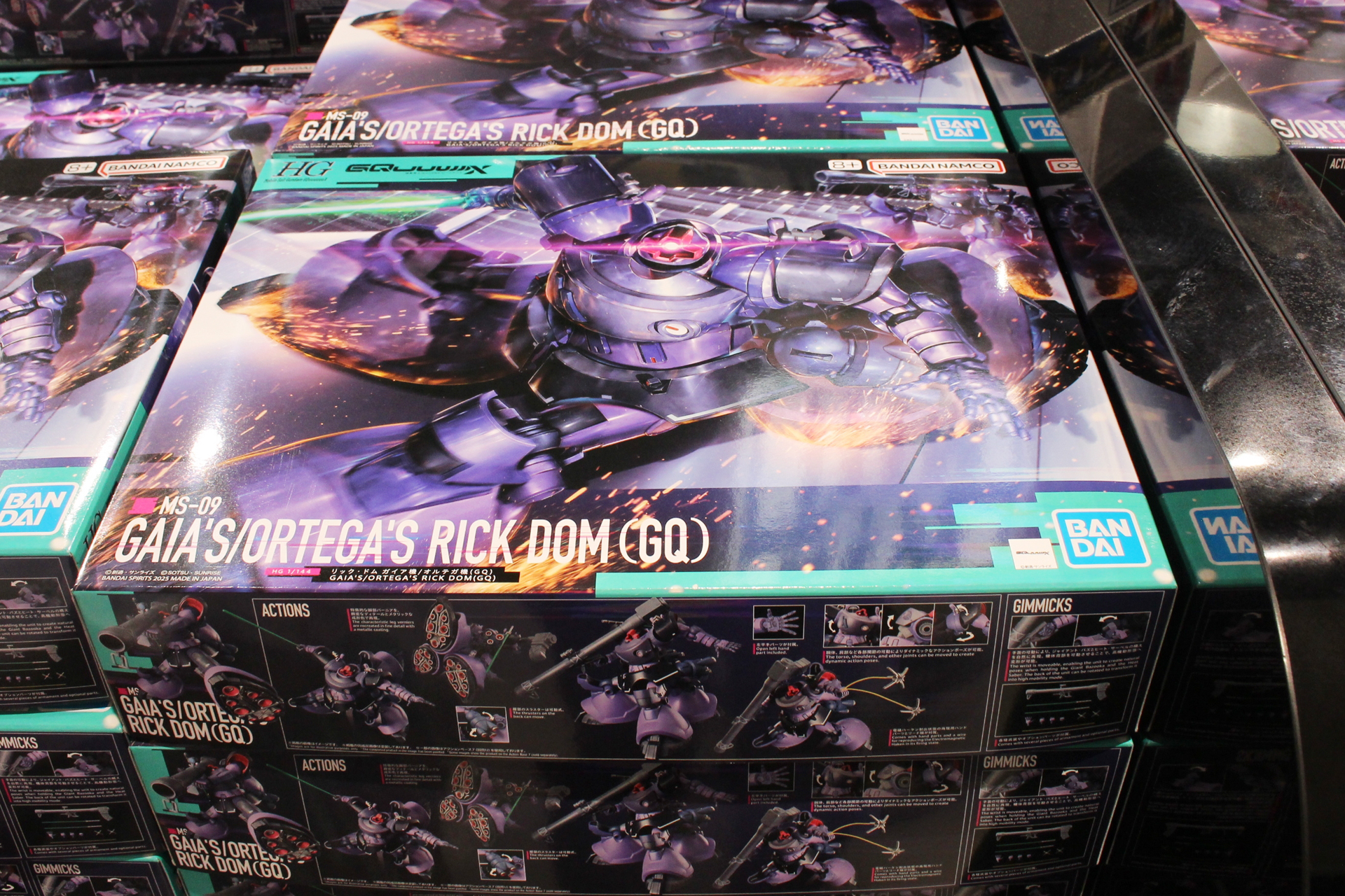 パッケージはかなり大きめだ