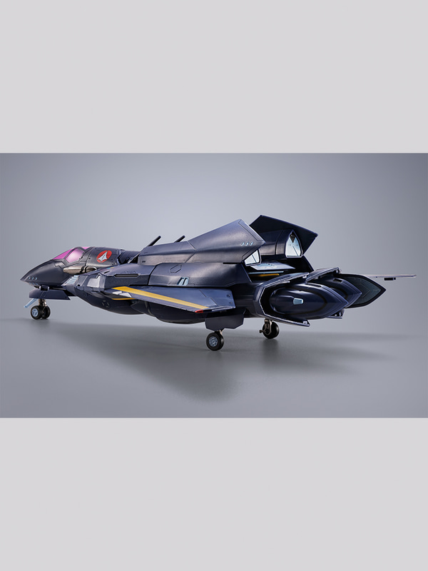 ランディングギアを展開し駐機状態でのディスプレイも可能