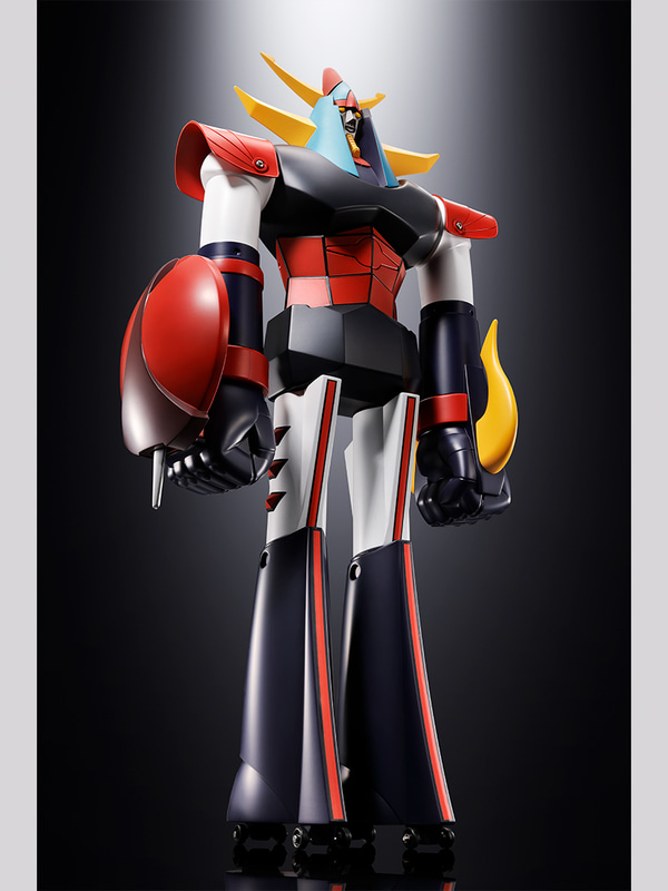 ライディーンの右腕には大型の盾「ゴッド・ブロック」を装着。1970年代当時のアイテムの盾よりも大型化して劇中イメージに近づけている