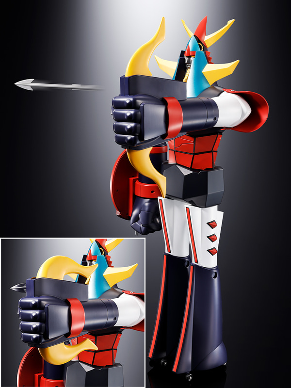 射出ギミックを備えた左腕の「ゴッド・ゴーガン」は「ゴーガンアロー（矢）を射出すると同時に弓のパーツが展開するアクションギミックを楽しめる