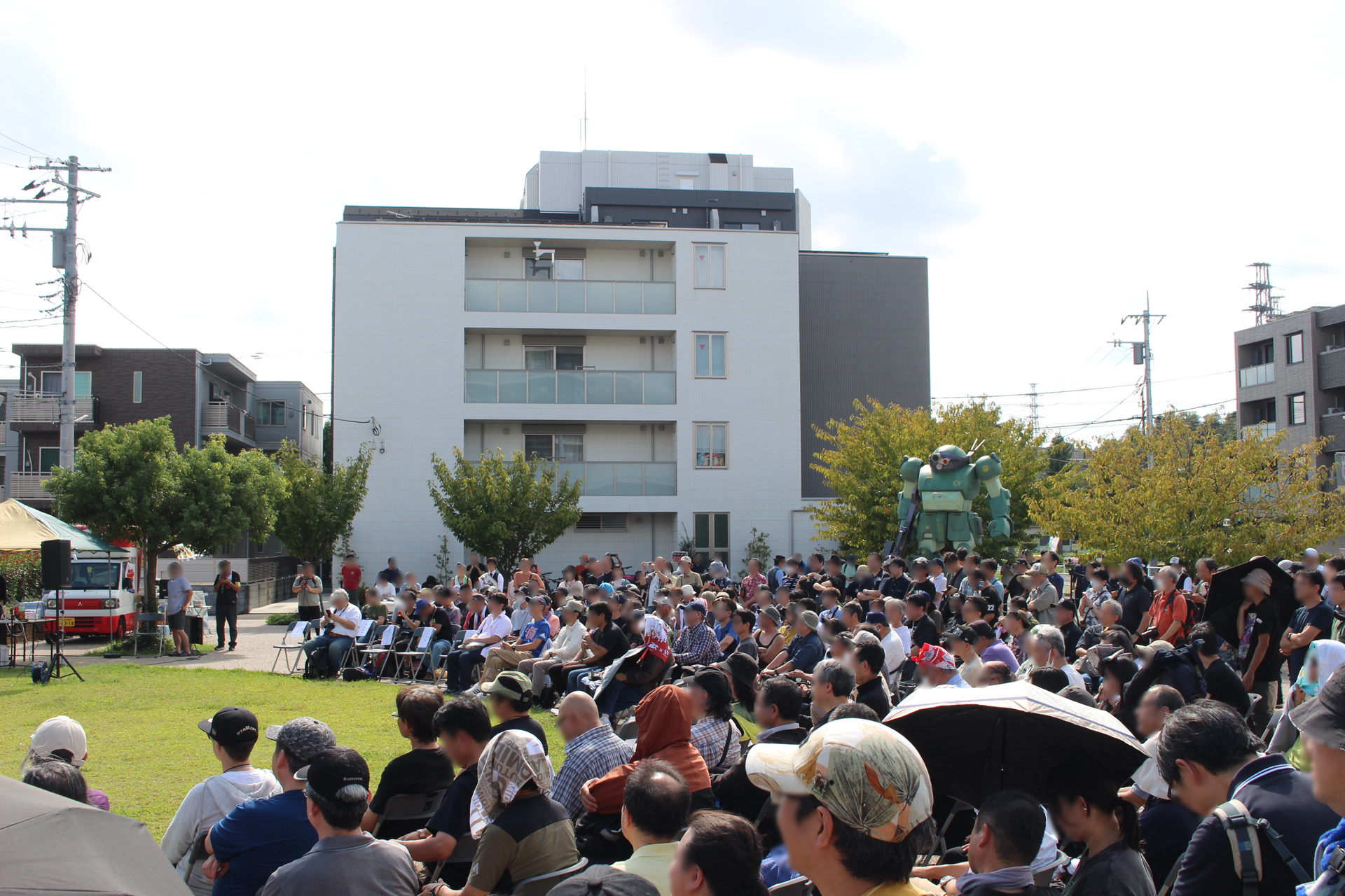 イベント中の客席の様子。トークショーの前には、稲城の観光大使アーティストのライブなども行われた