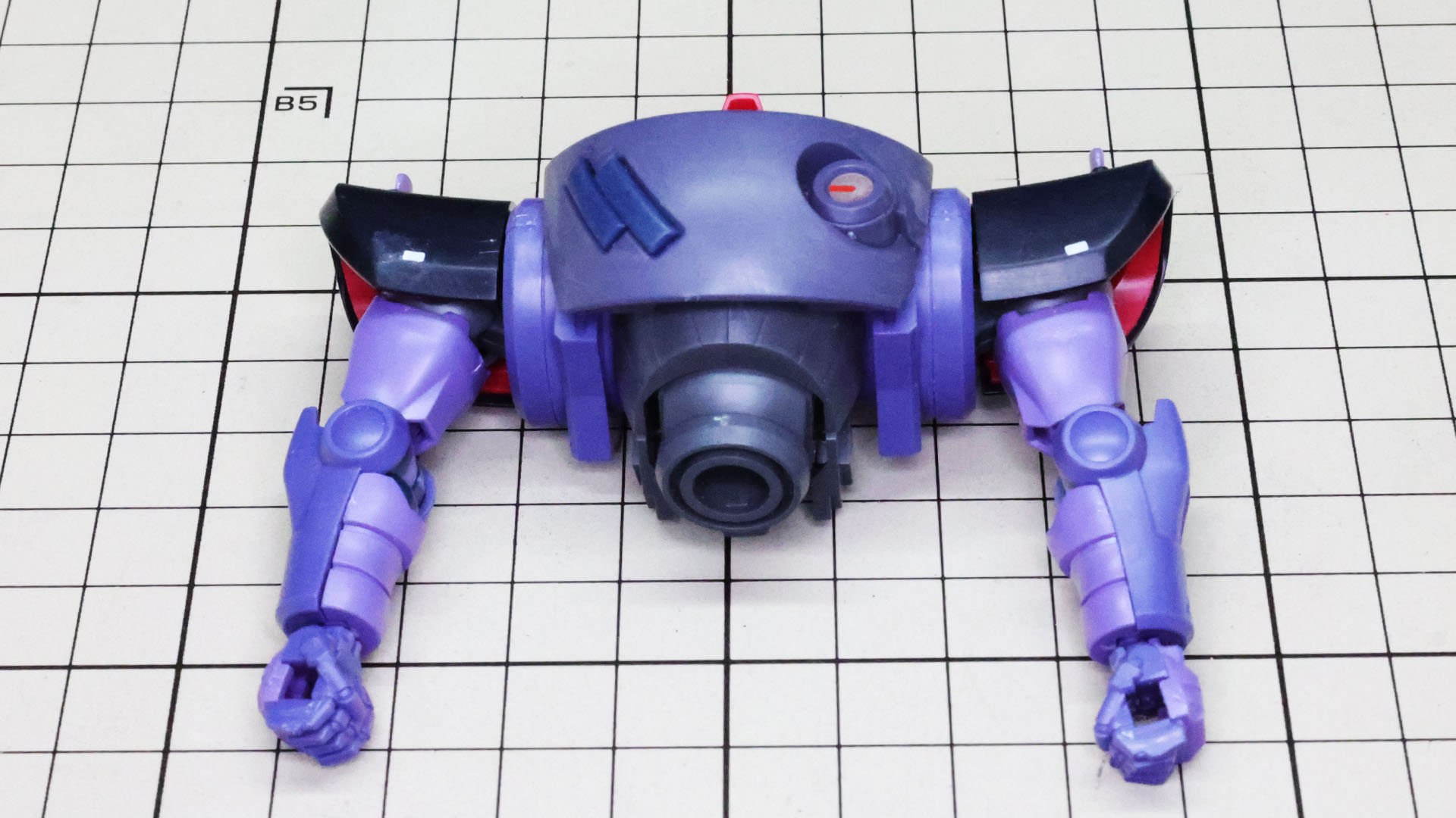 両肩にはシールを貼り込みます