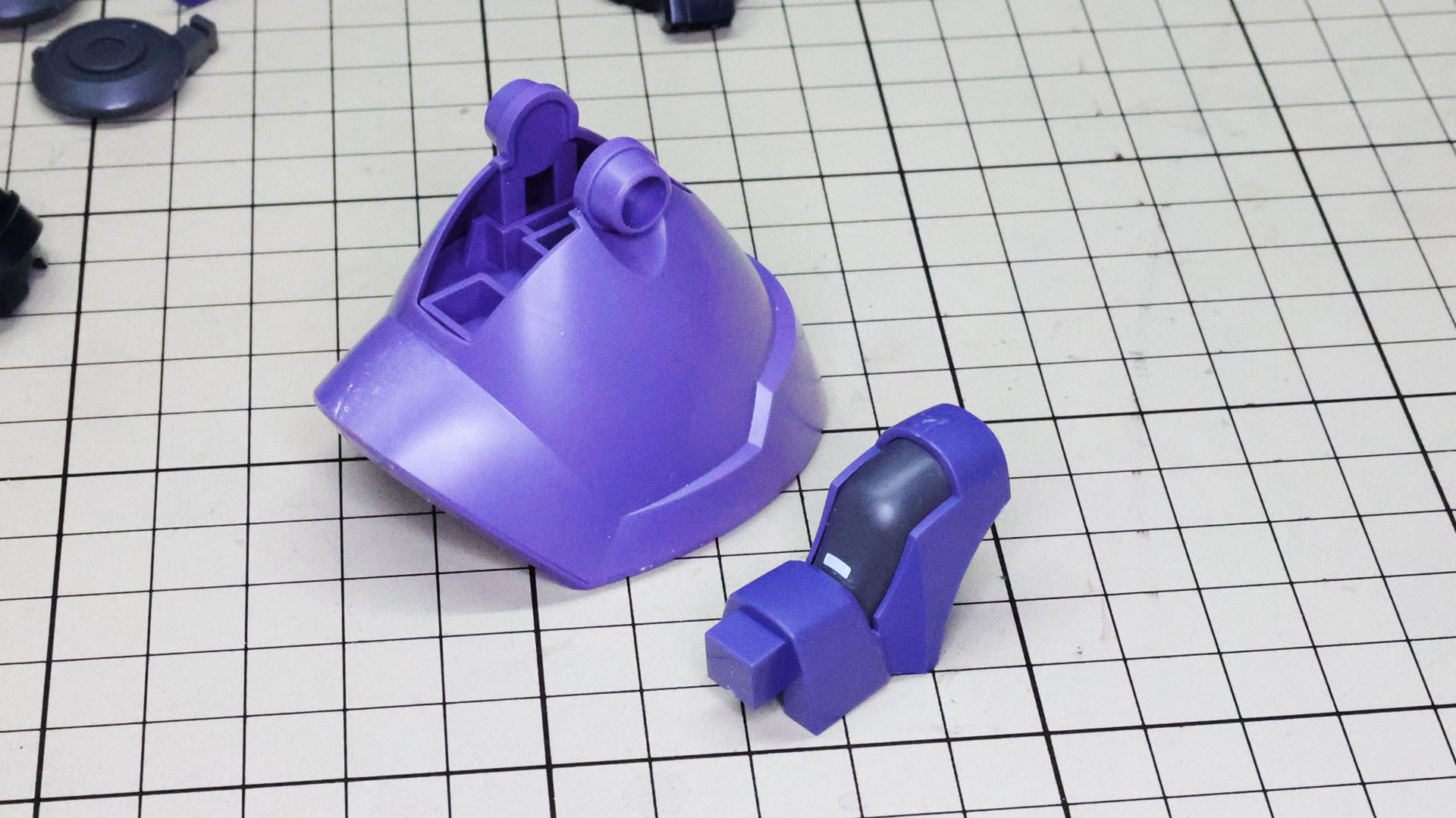 脛下フレアとその内部、膝アーマーとその内部を組みます