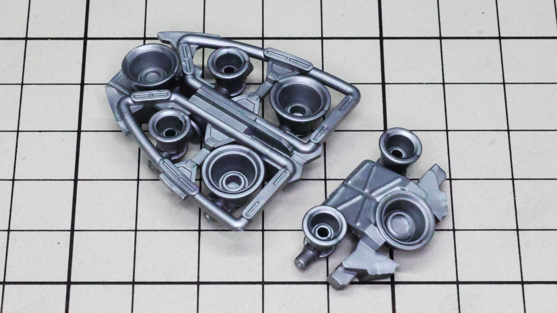 こちらがソール裏側で、うち6基は軸で若干回転してスイングさせられます