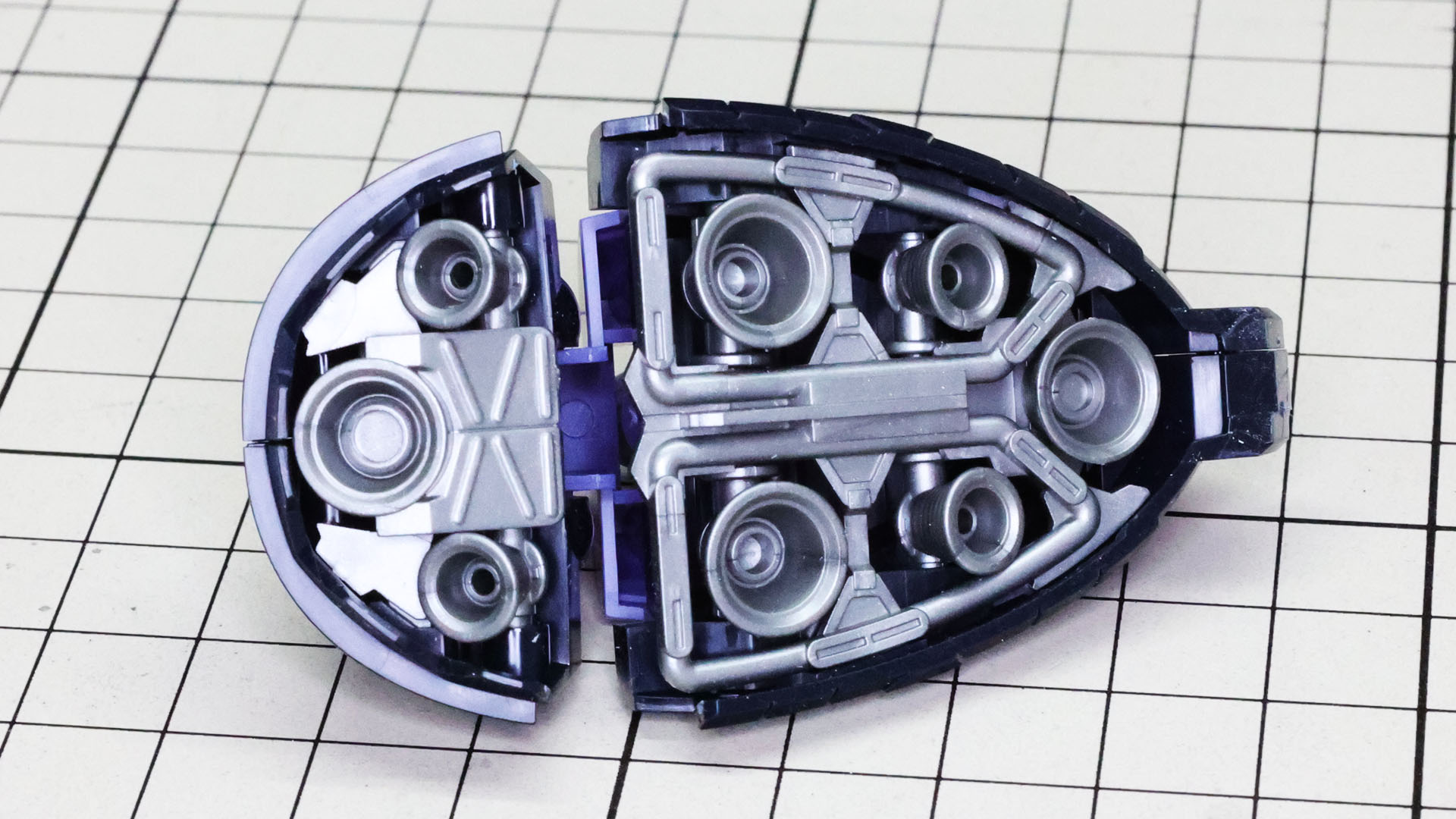 ソール裏のすごいディテール！これ1/144スケールですよ……