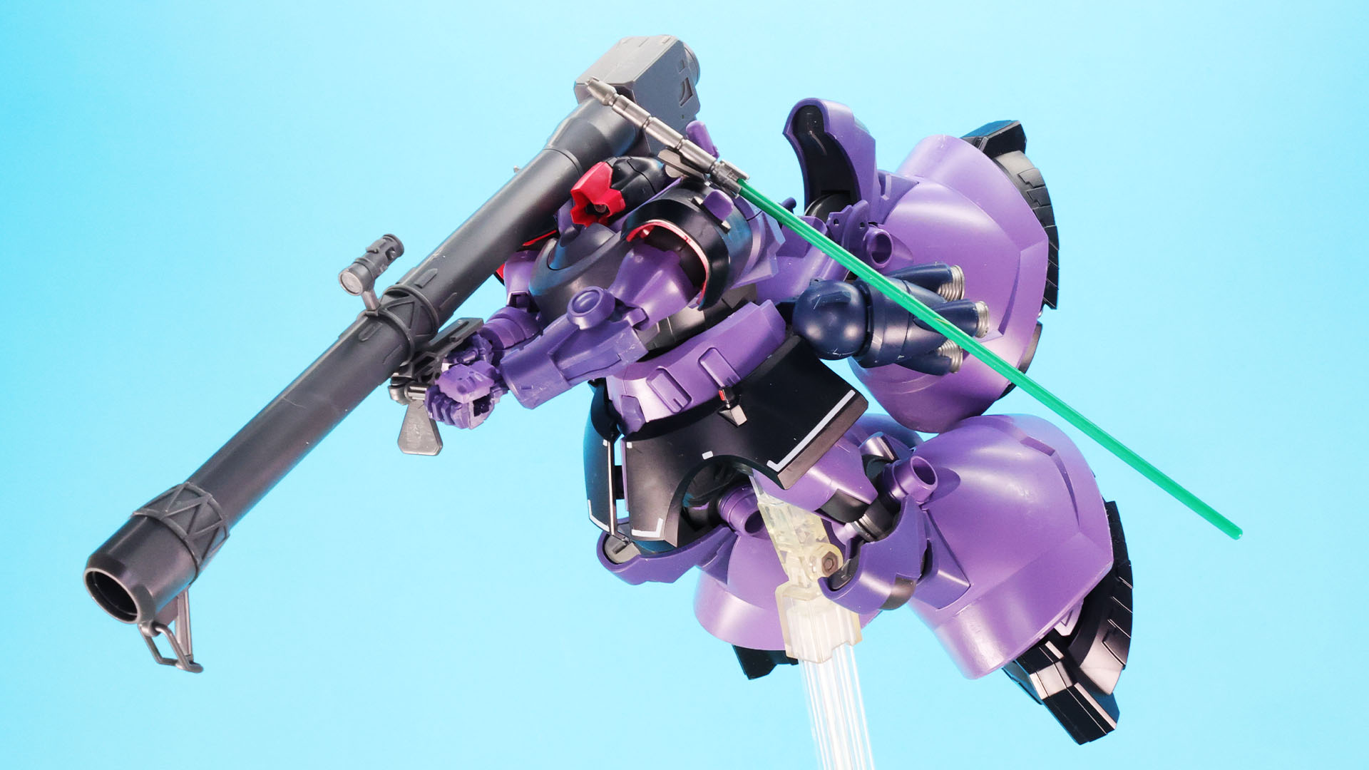 ジャイアント・バズは両手で構えることができます