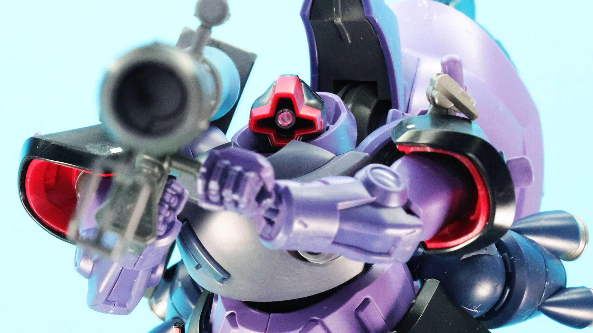 両手でジャイアント・バズを構えた時の密度感がすごい！