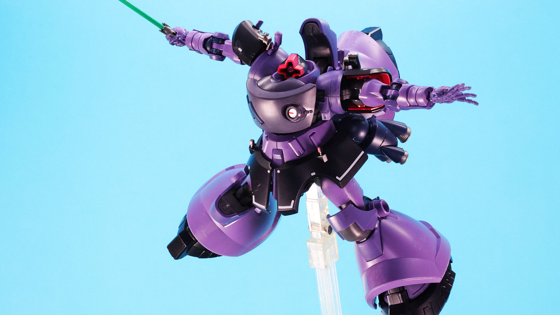 大見得を切るようなヒート・サーベルでのポージングも可能