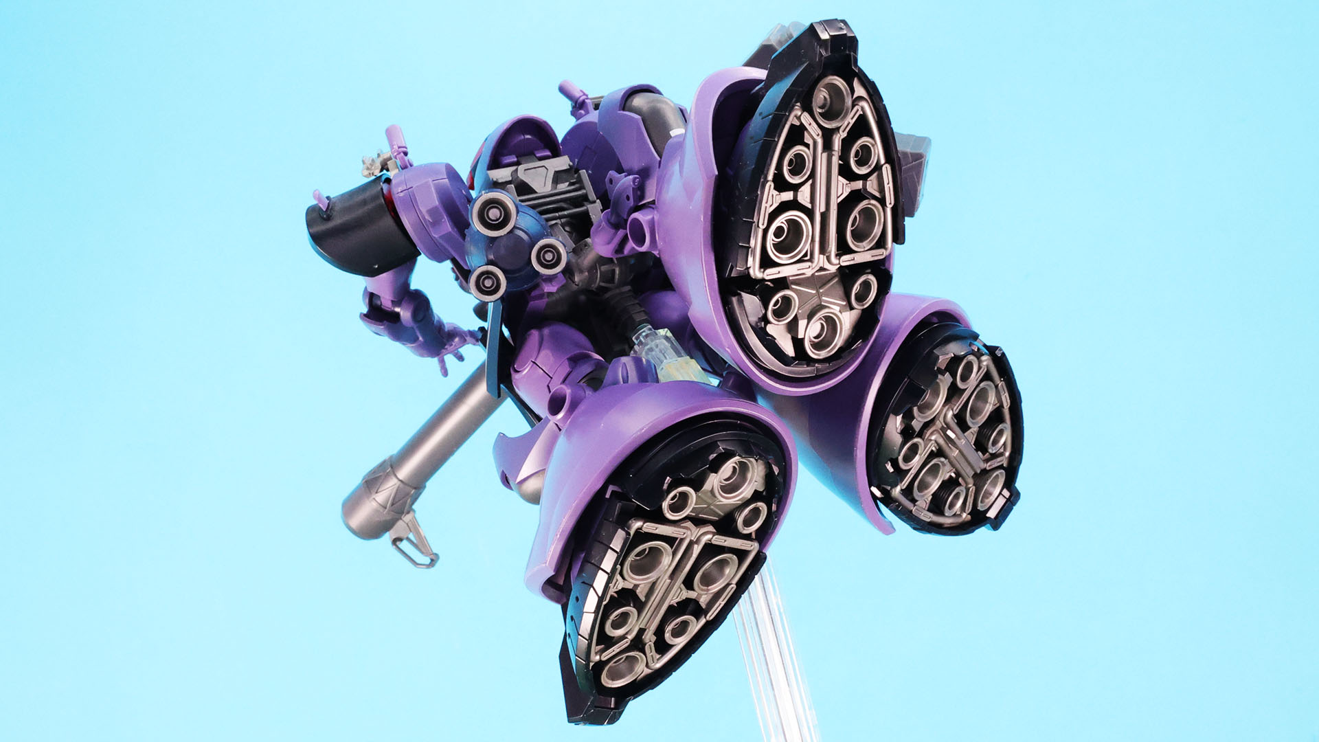 推力を後方へ集中、強大な加速力となる！