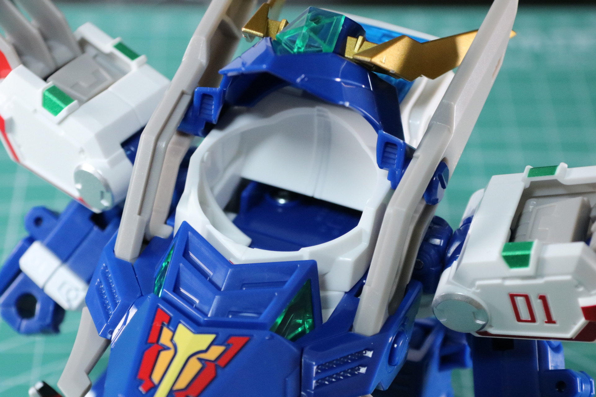 ビーダカプセルを「ホワイトブロス」の頭部にドッキング