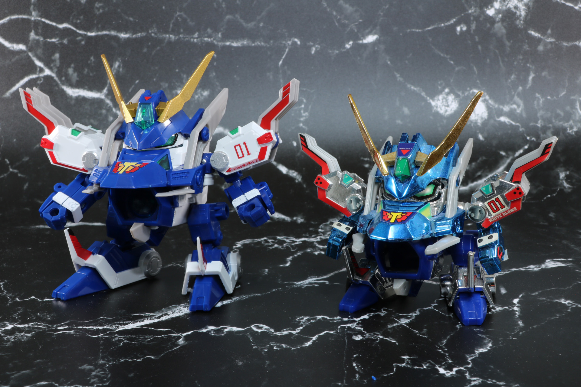 当時品キット「ホワイトブロス」（右）と比較