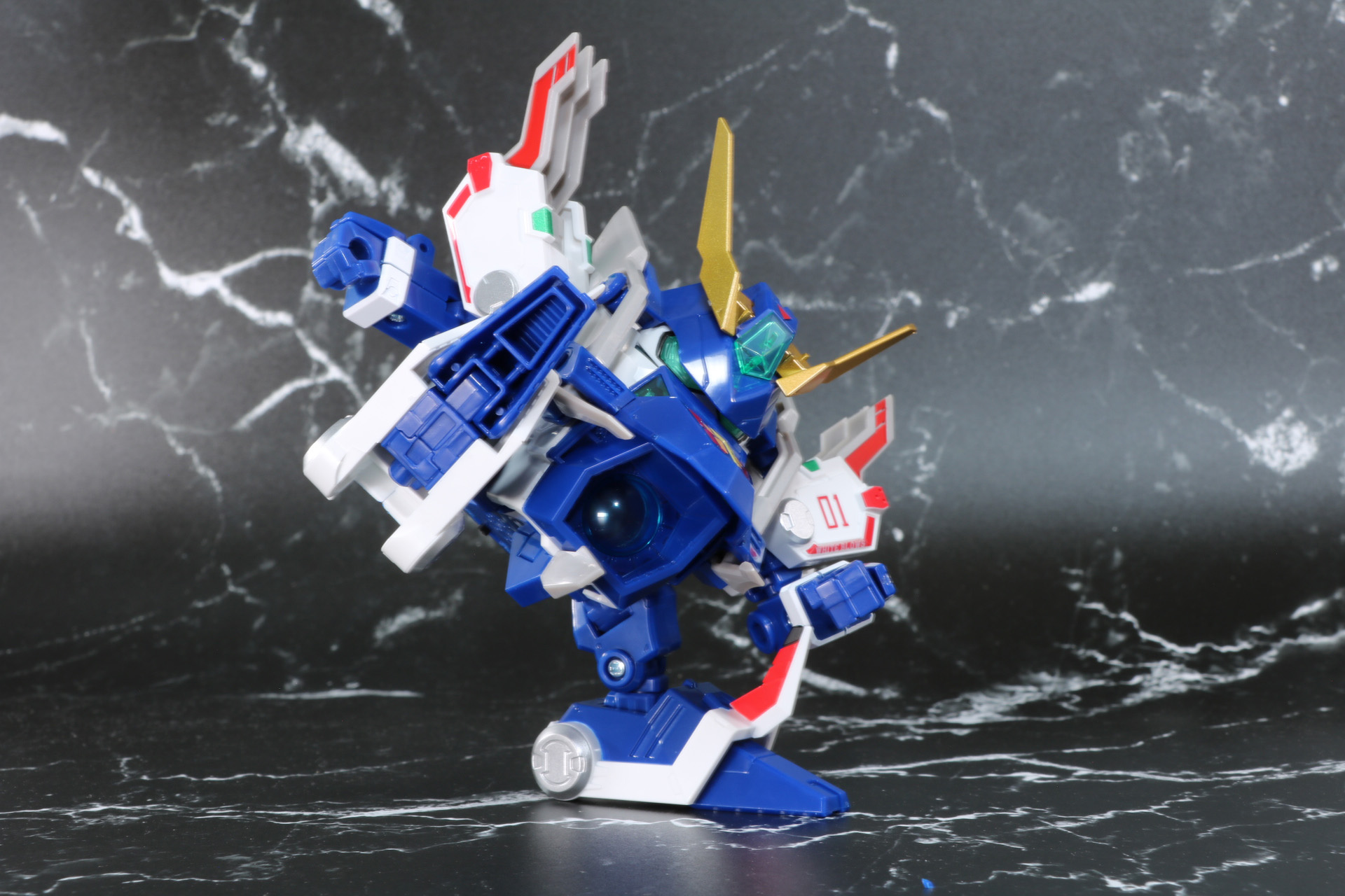 足先が大きいため、片足立ちによるキックポーズ可能