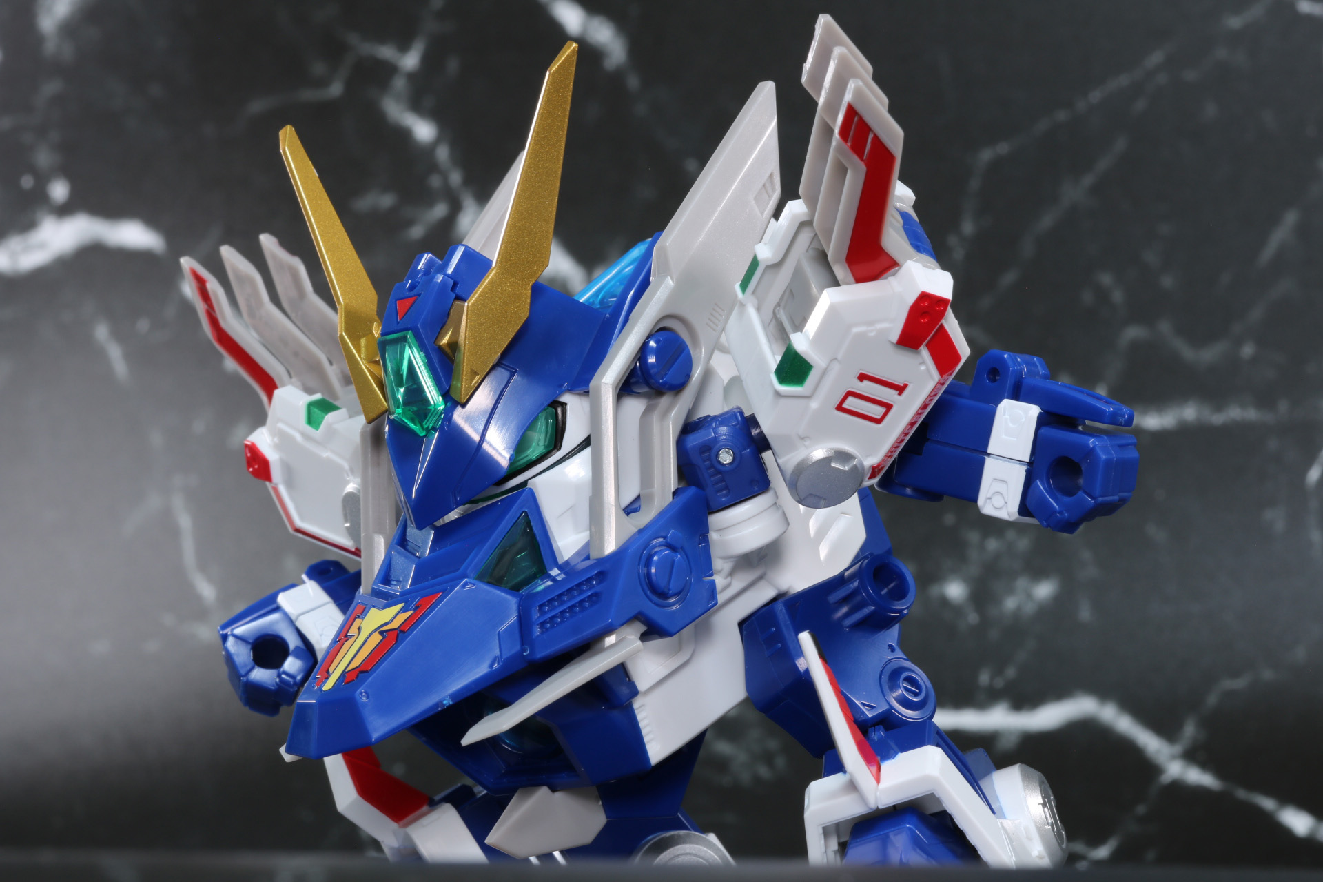 発光ギミックと合わせて「ブロスカノン」発射も再現できる