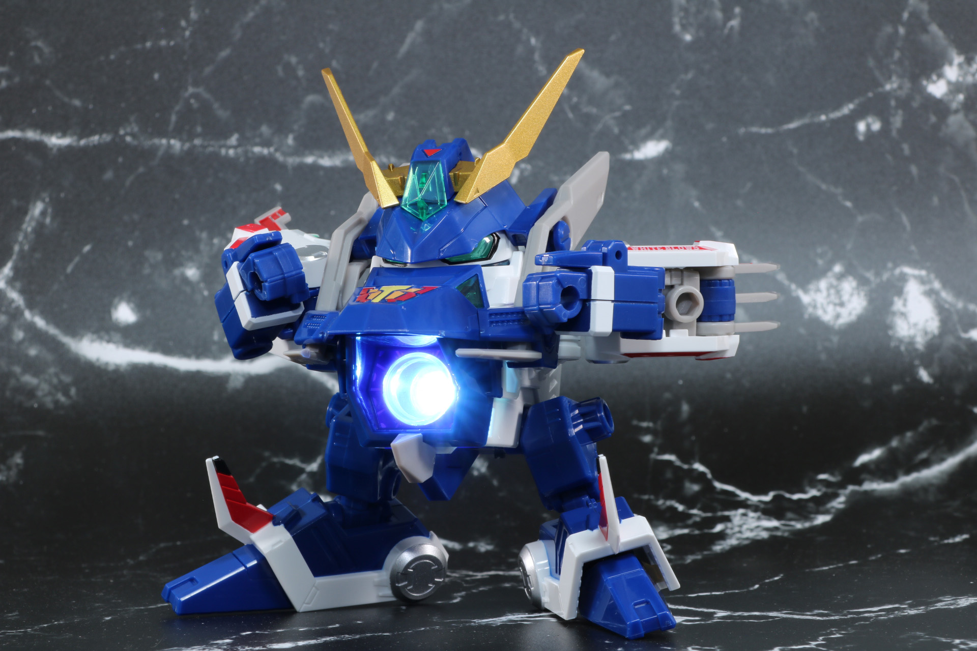 発光ギミックと合わせて「ブロスカノン」発射も再現できる