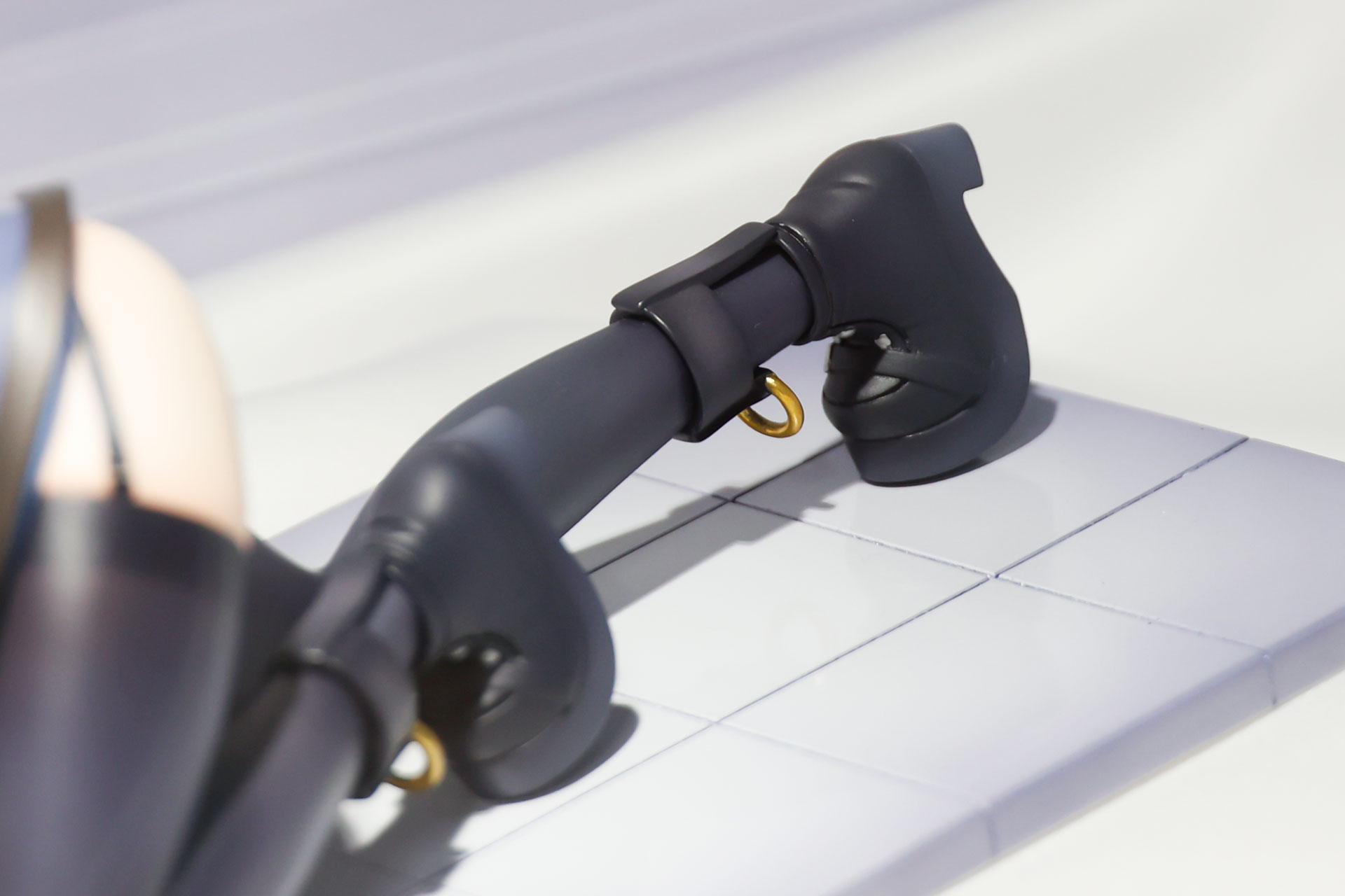 片足は後ろに大きく伸ばしている