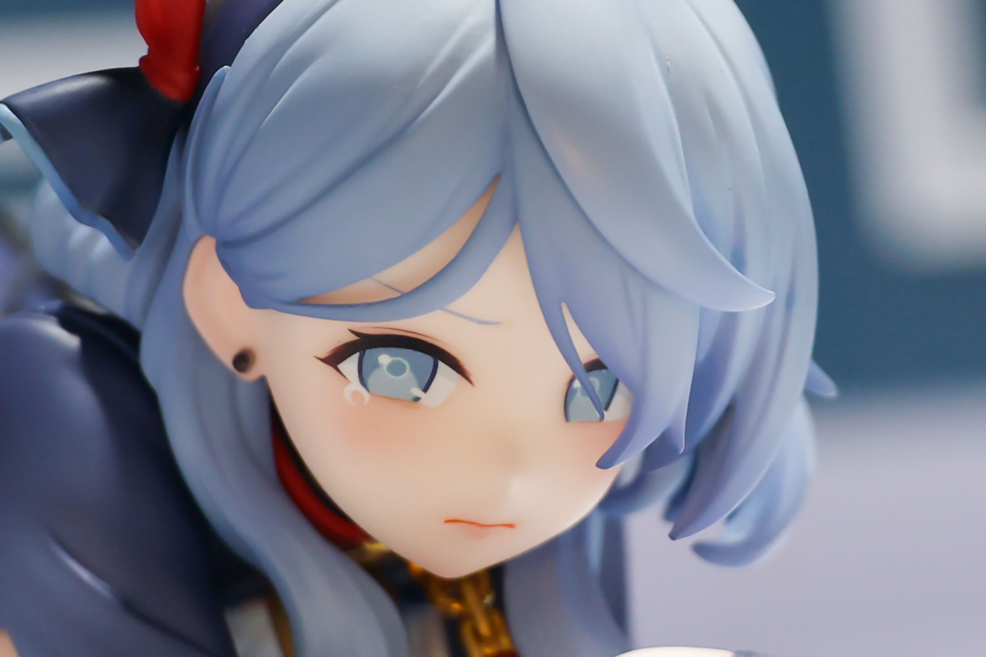 目から涙がこぼれ落ちそうだ