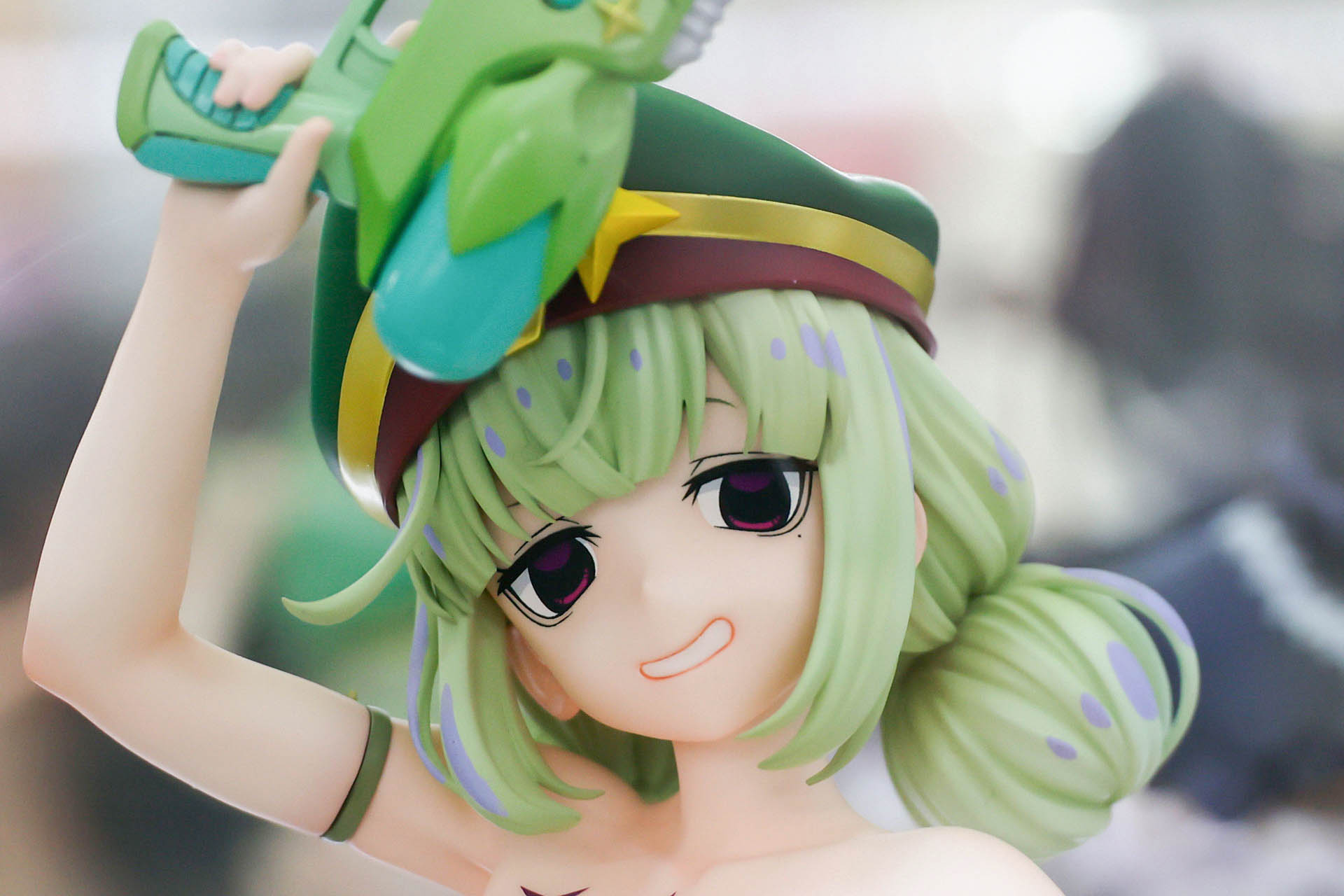 口元が少し歪んでいる