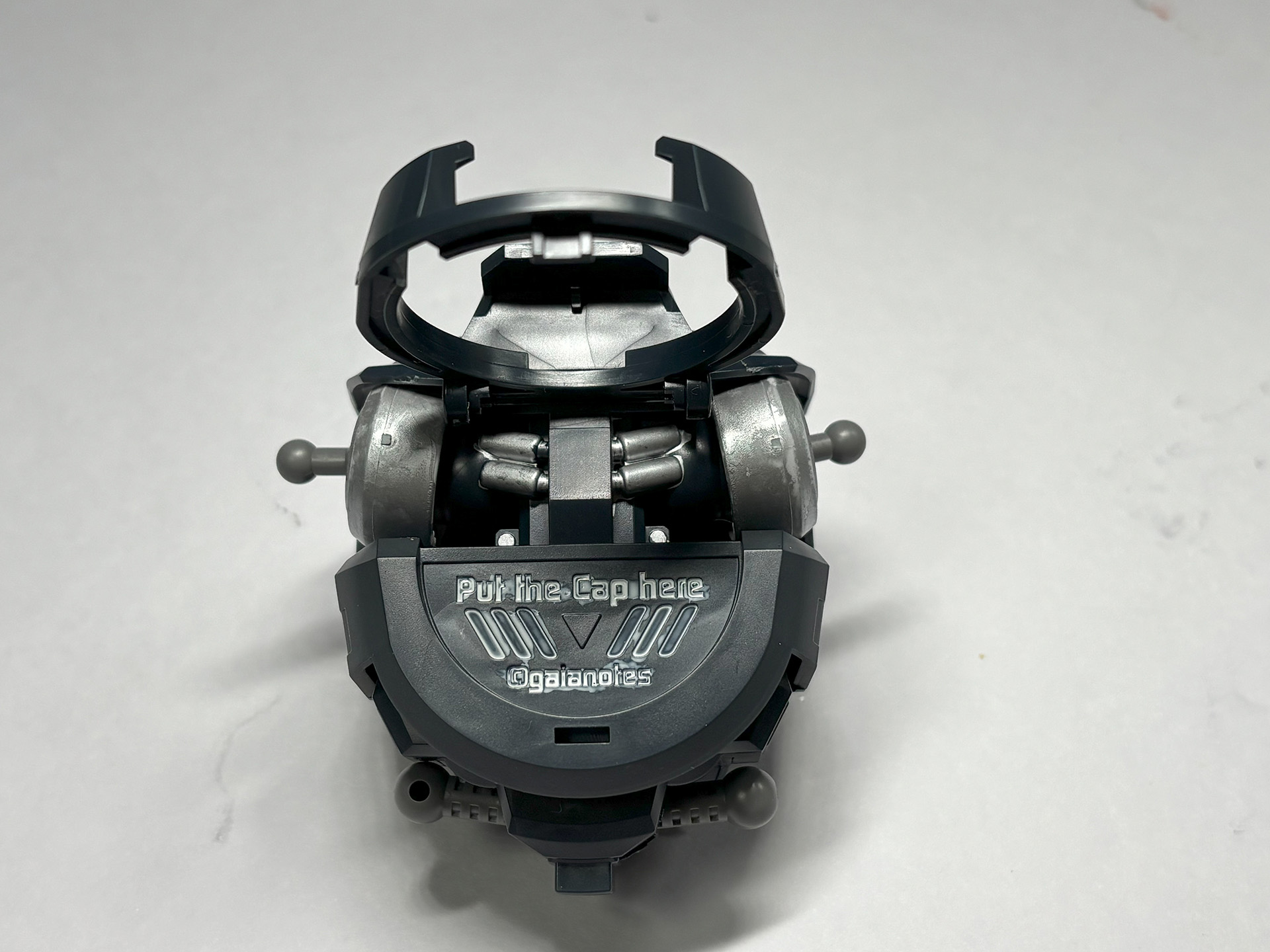 前部。カバーを開けるとメカ部が確認できる