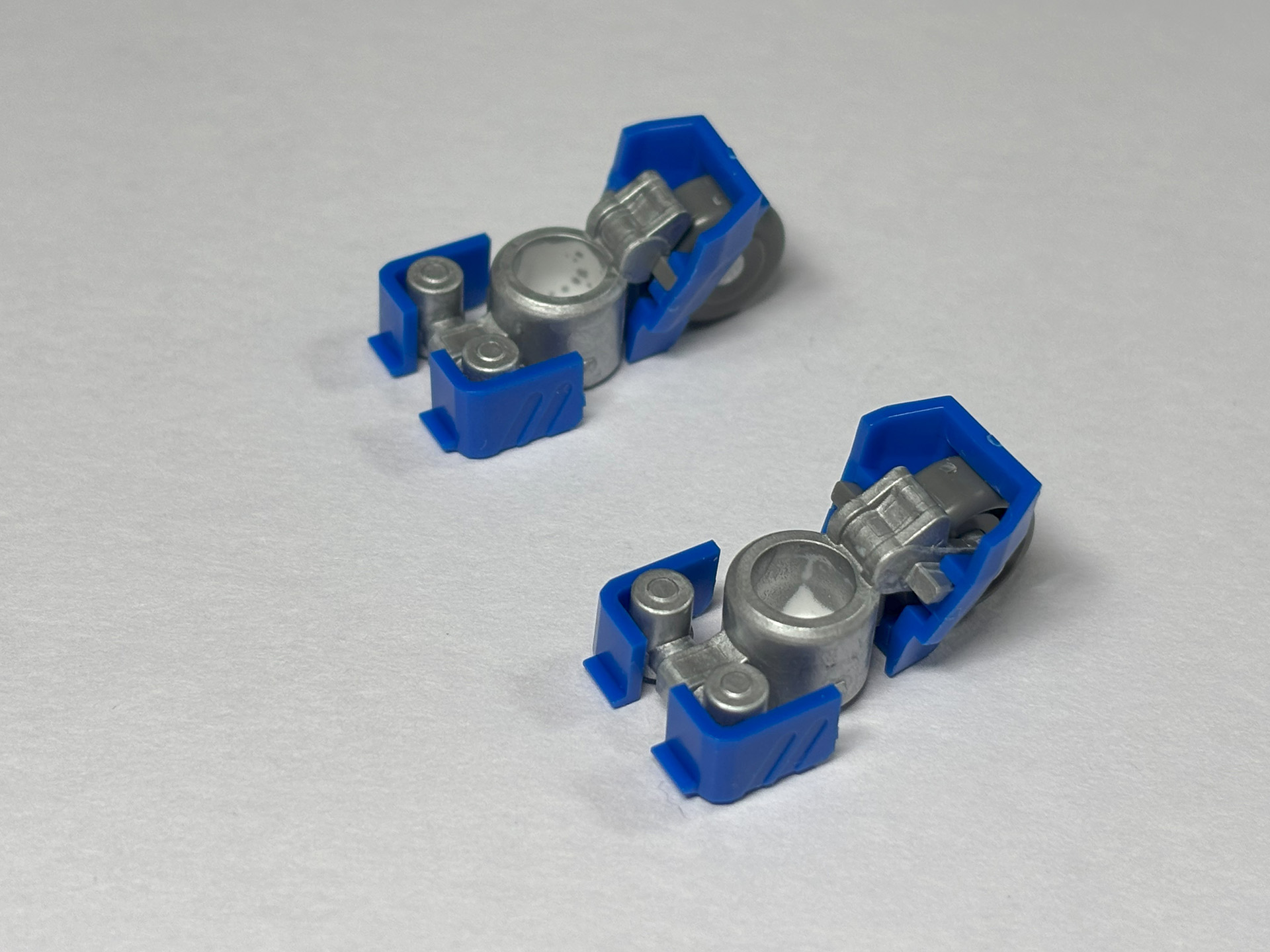 足部分。かかと部分にローラーがついているのがカッコイイ