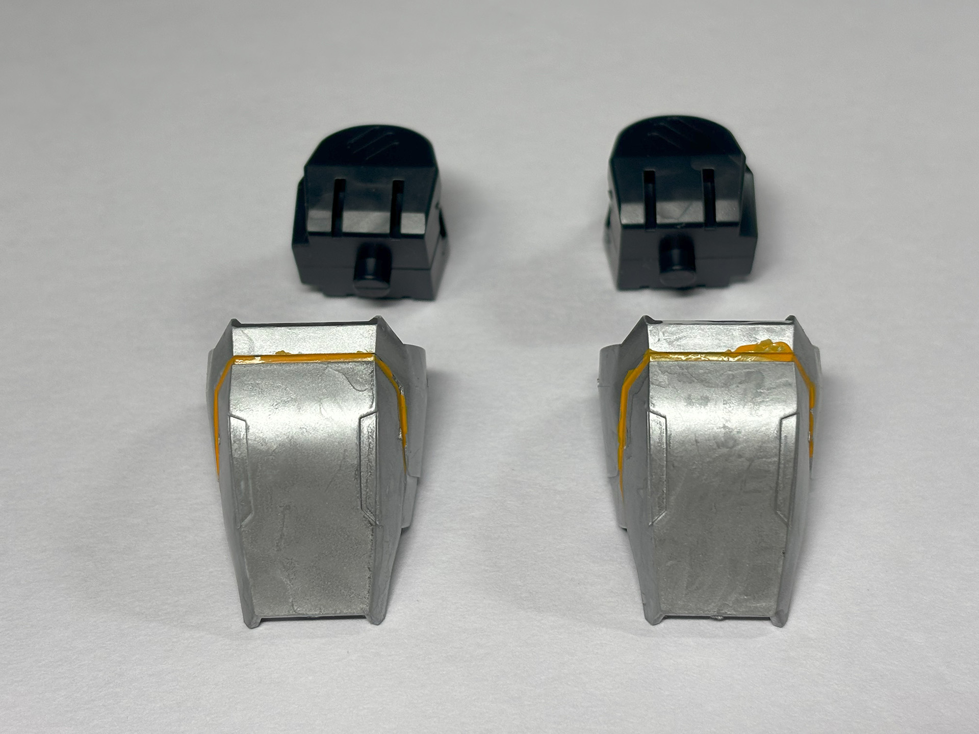 太もも部分。大きな装甲が特徴的だ