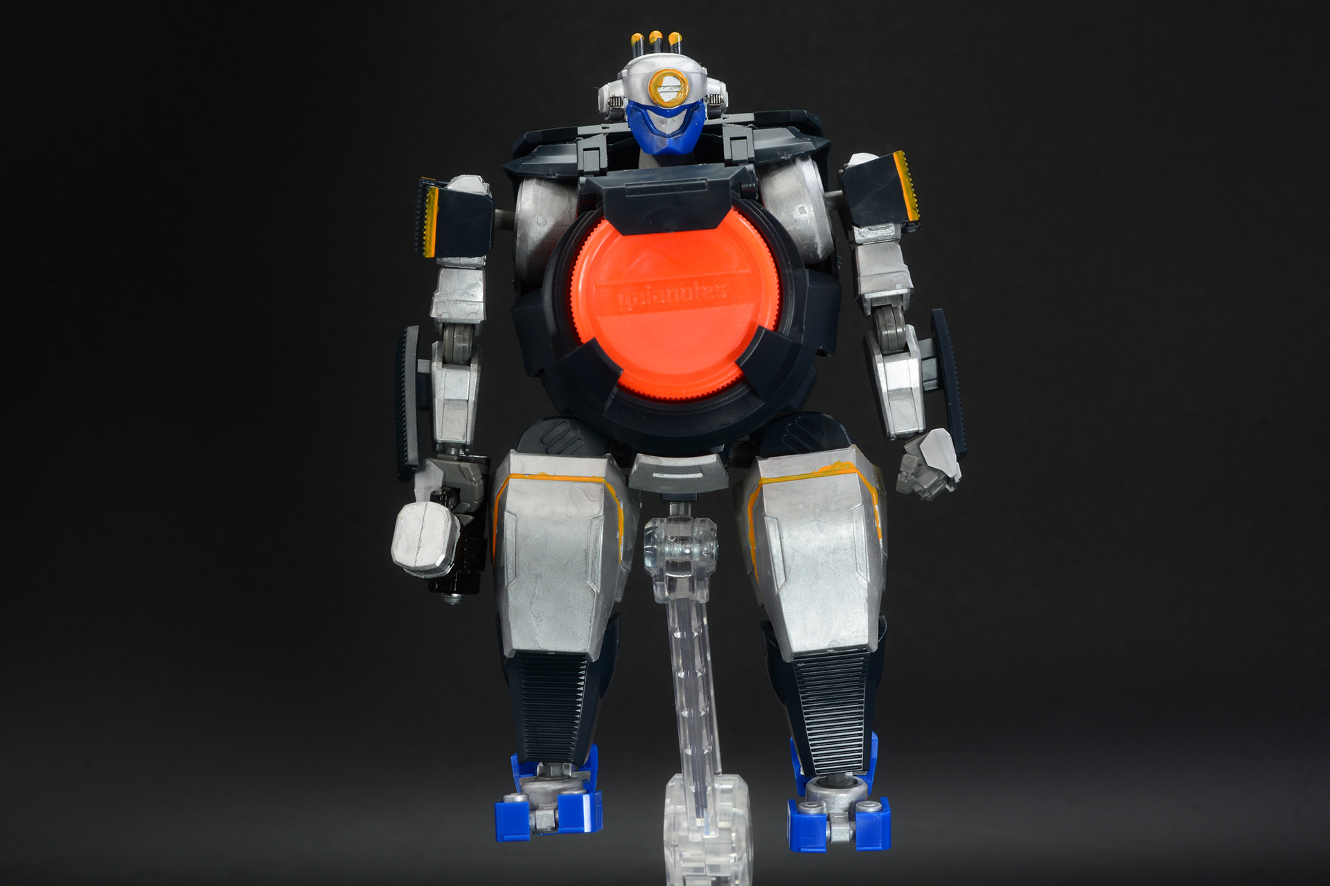 メカニカルな雰囲気と、コミカル要素もある「ペイント・ギア」のデザイン