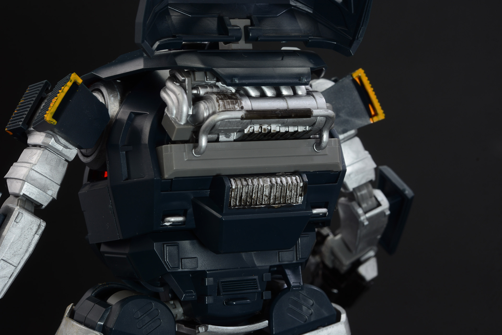 前後のカバーを開けると内部メカが見える