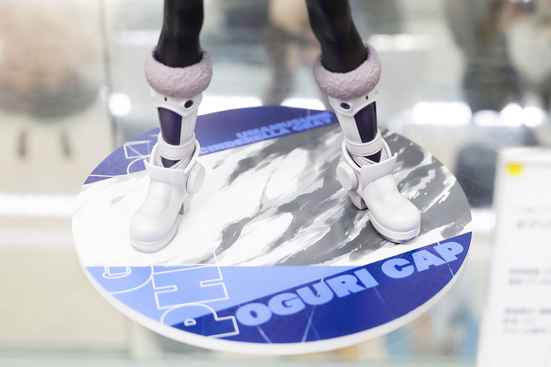 台座にはオグリキャップの名前が書かれている