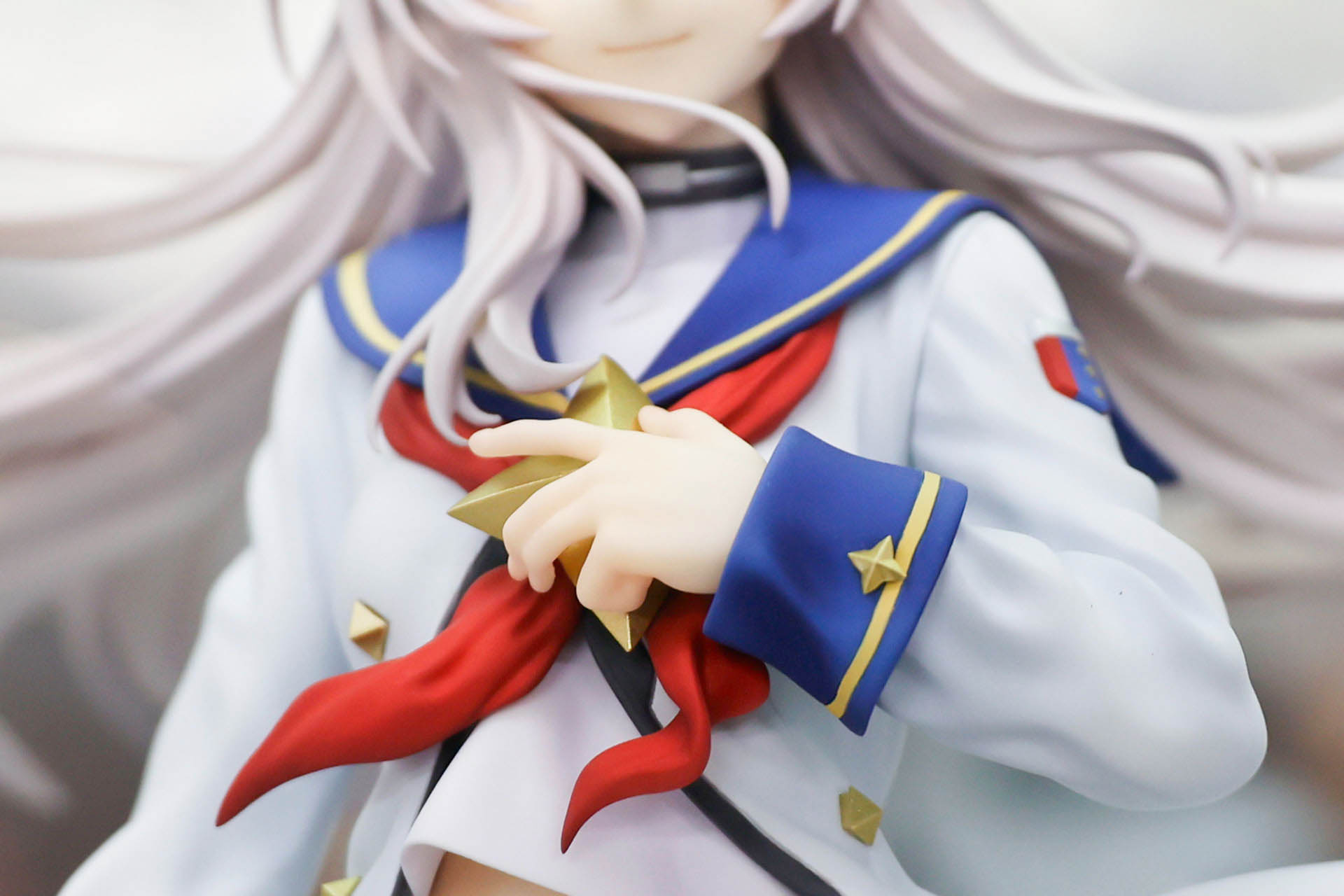 あちらこちらに星をかたどったアクセサリーが付けられている