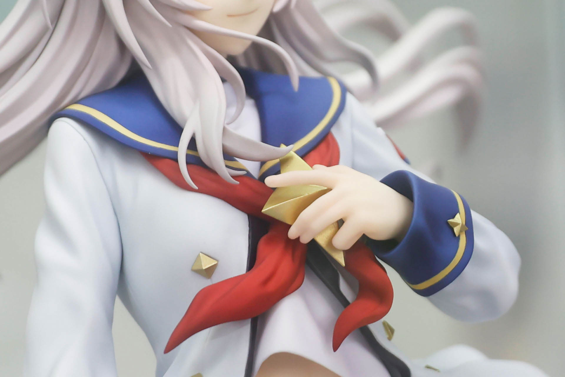 胸元辺りに手を置いているところが格好いい