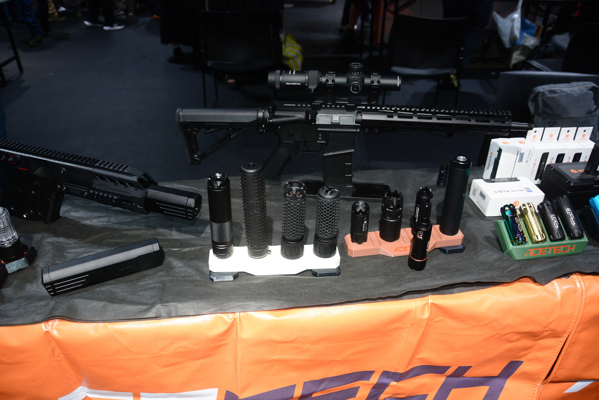 ACETECHはマズルに取り付けるトレーサーを販売