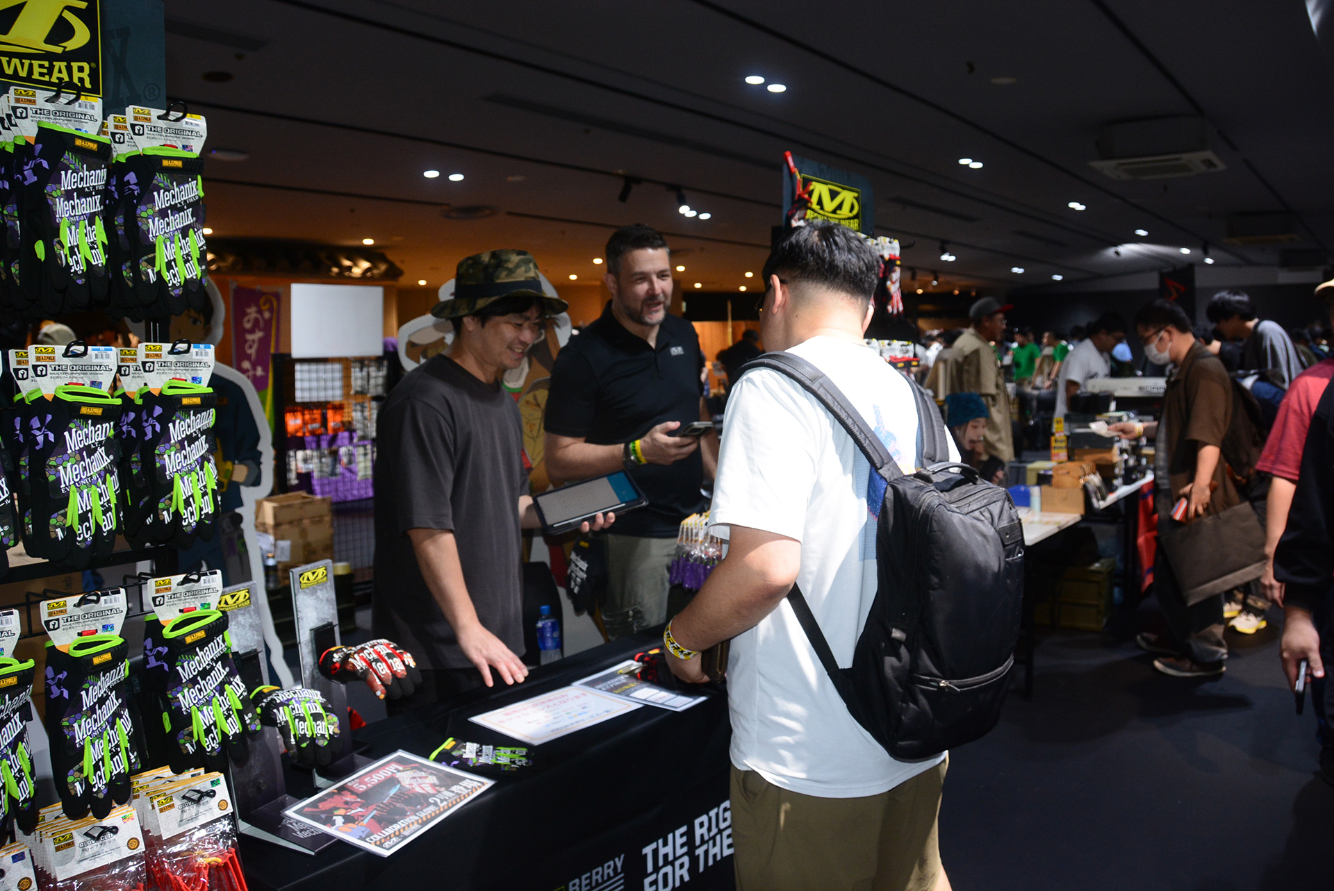 他にも様々な商品が展示・販売された