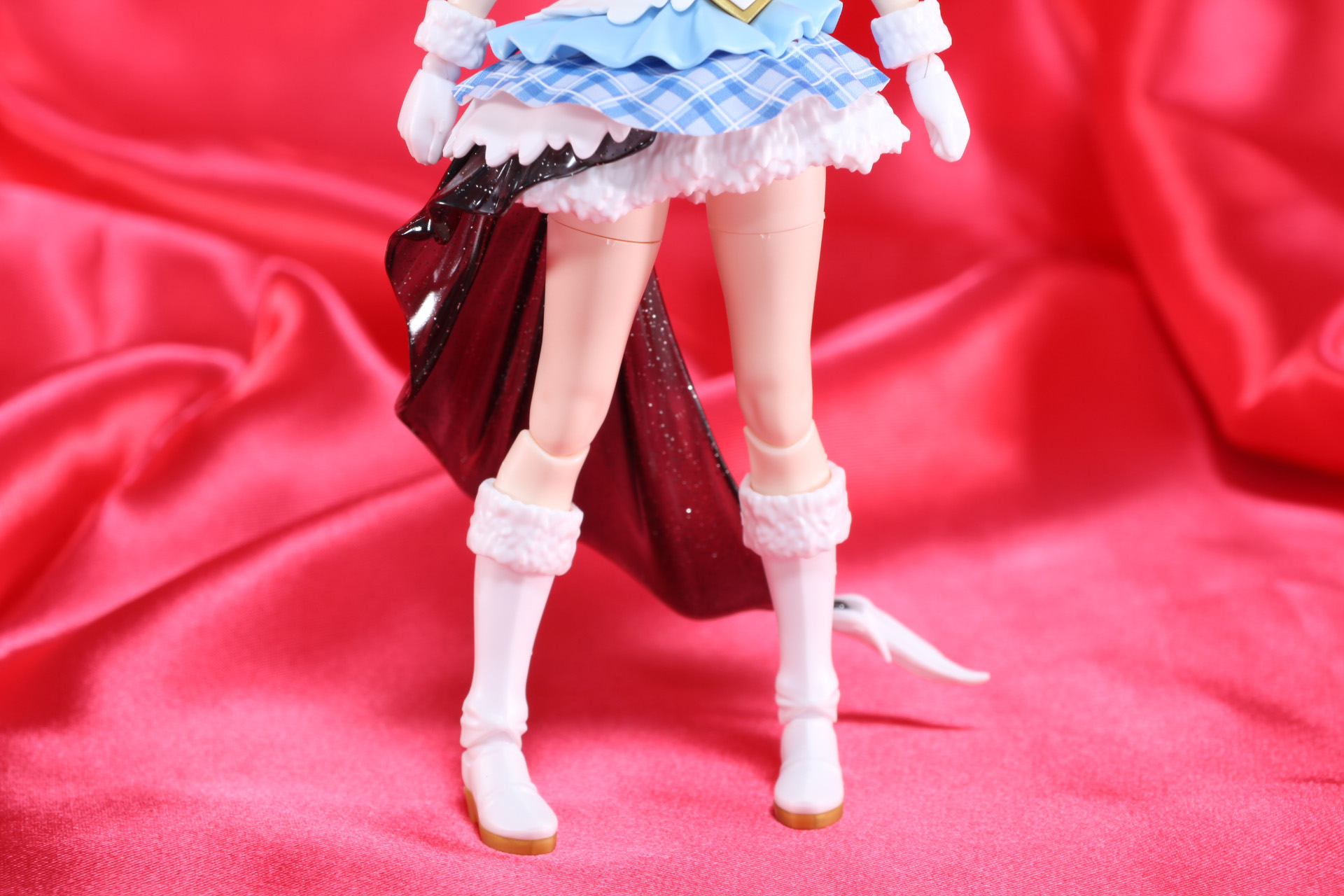 スカートは4層のボリュームある造形