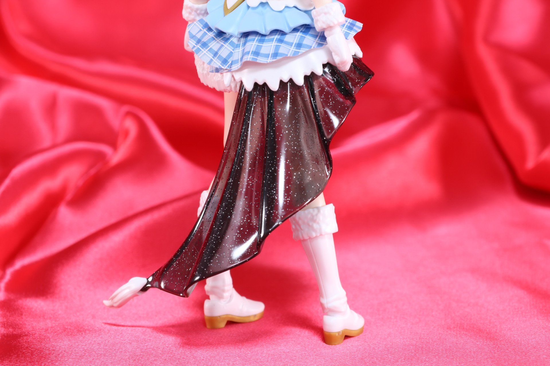 スカートは4層のボリュームある造形