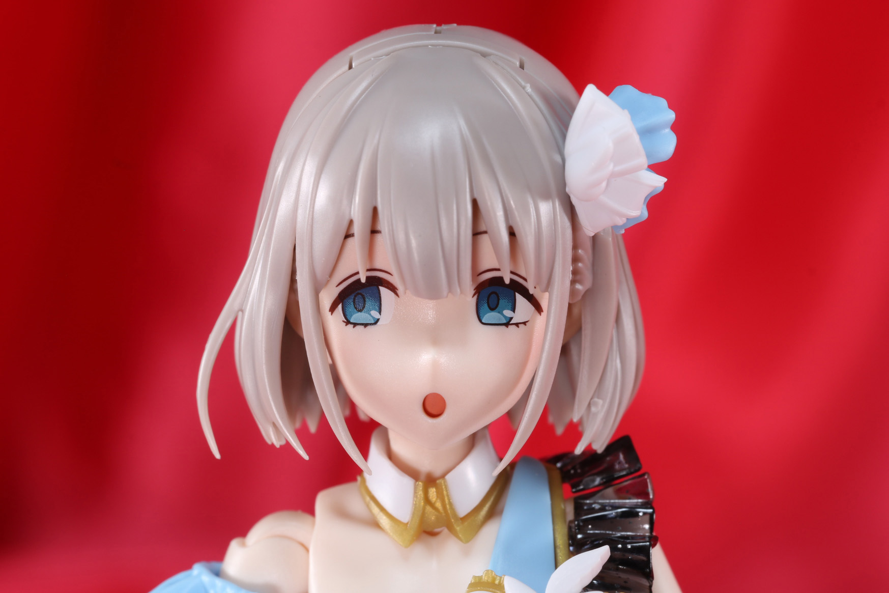 面白いことを探しているような通常顔